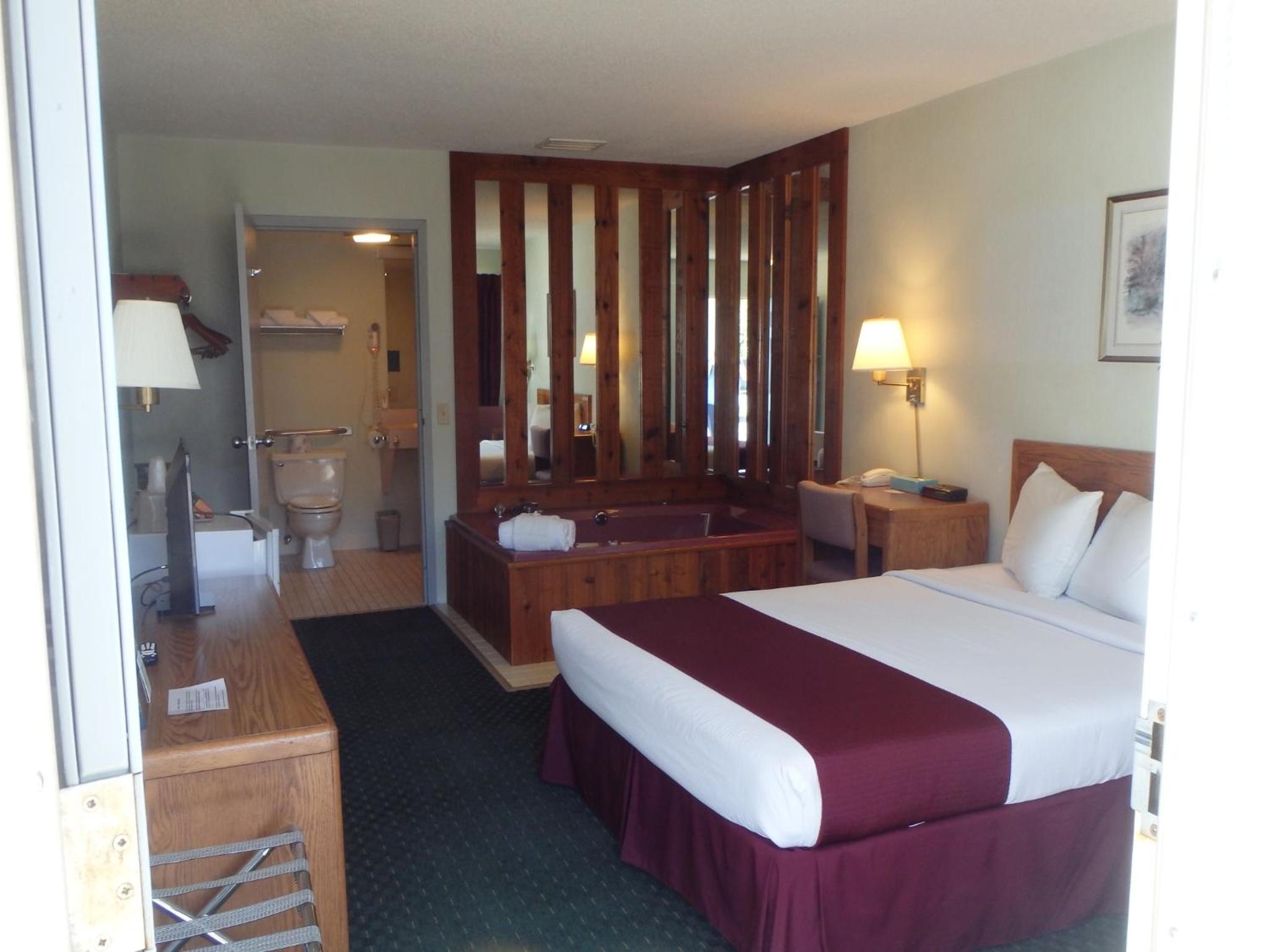 Queen Room with Spa Bath - Photo 4