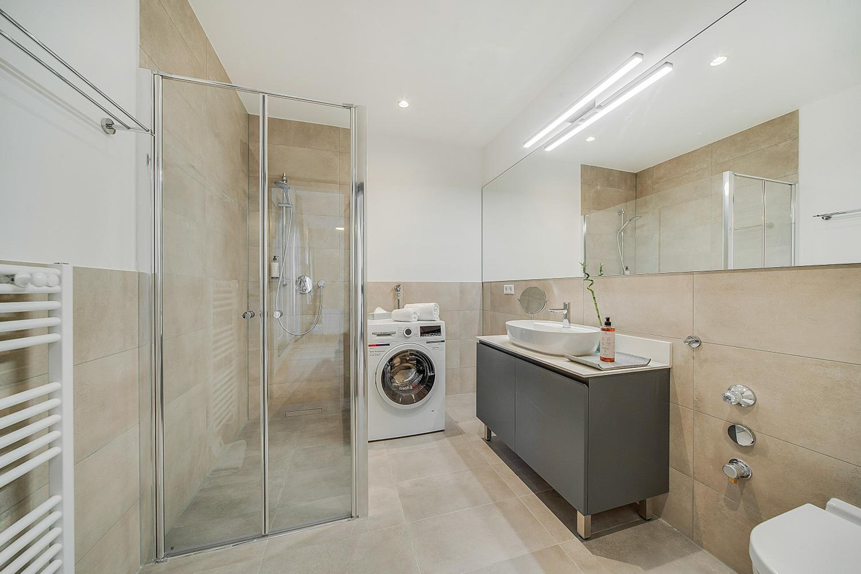 Deluxe Studio with Balcony - Photo 8