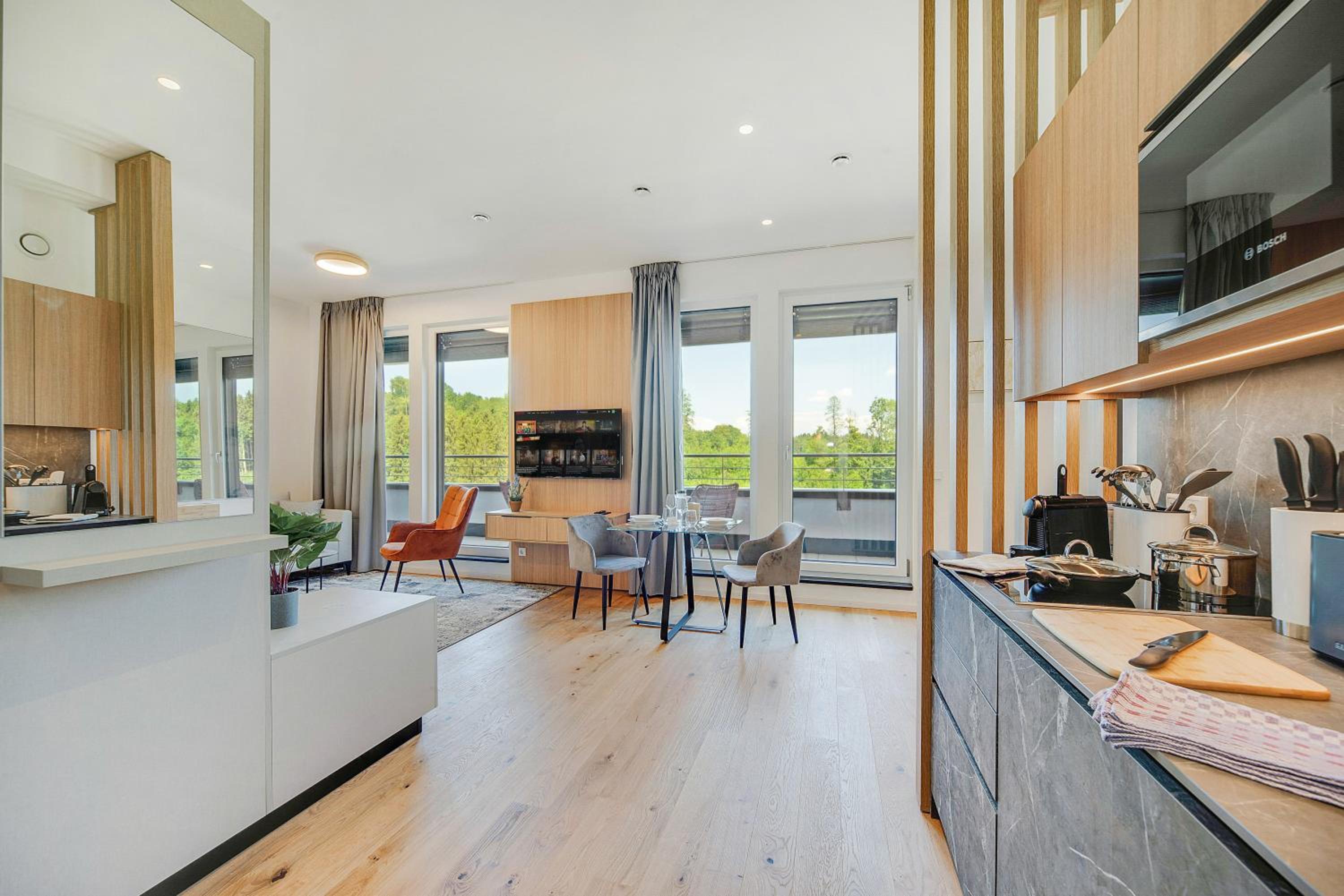Deluxe Studio with Balcony - Photo 14