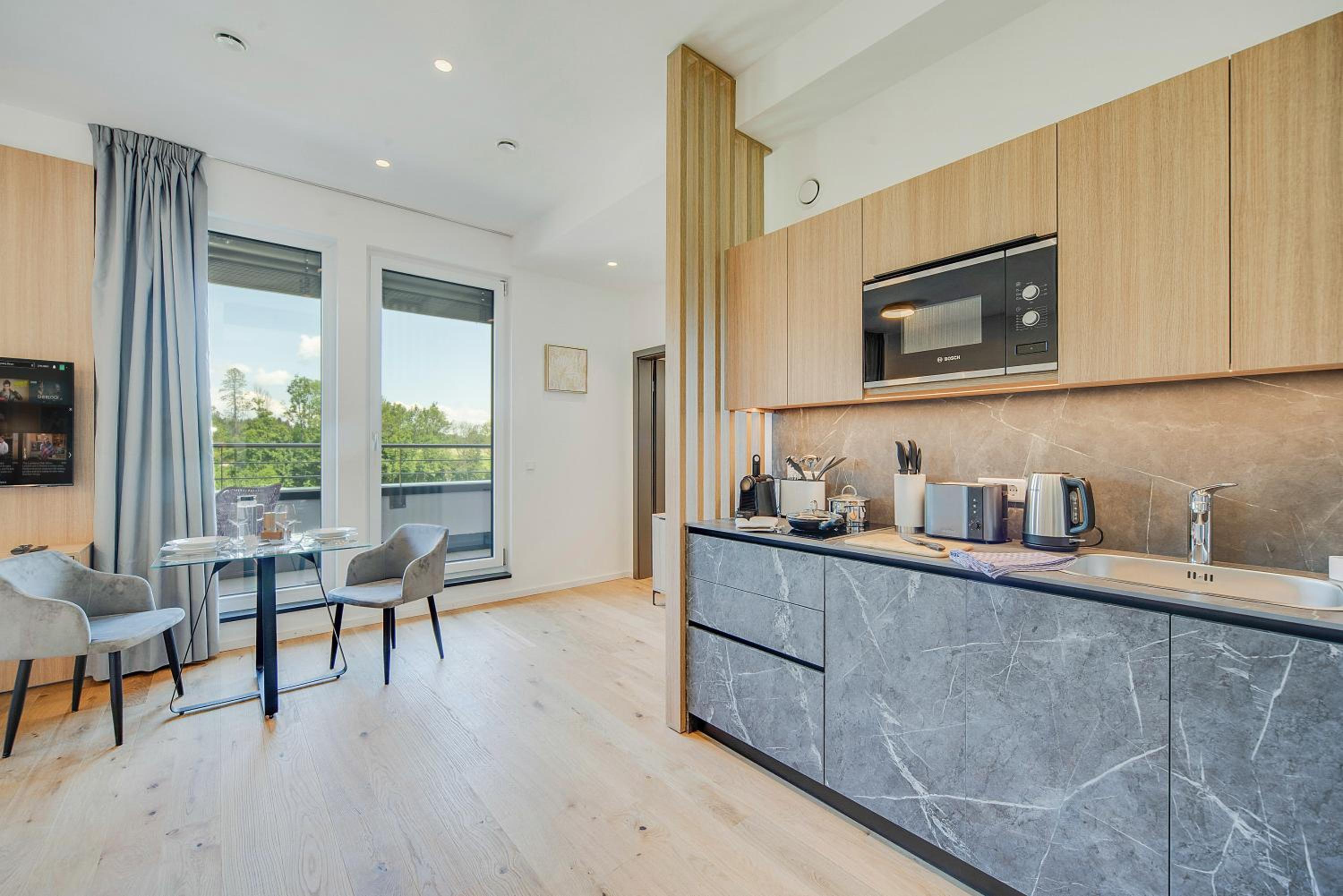 Deluxe Studio with Balcony - Photo 15