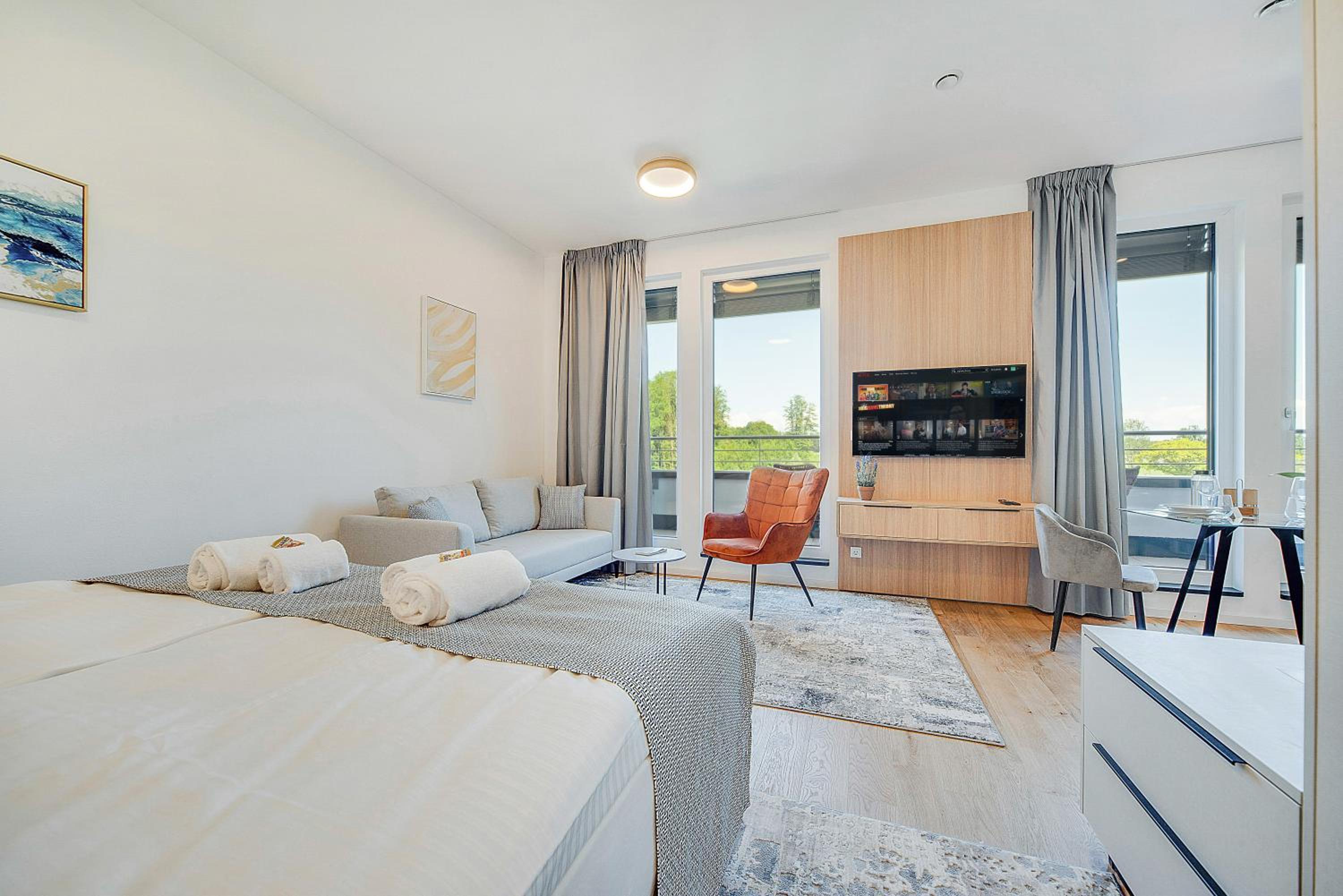 Deluxe Studio with Balcony - Photo 16