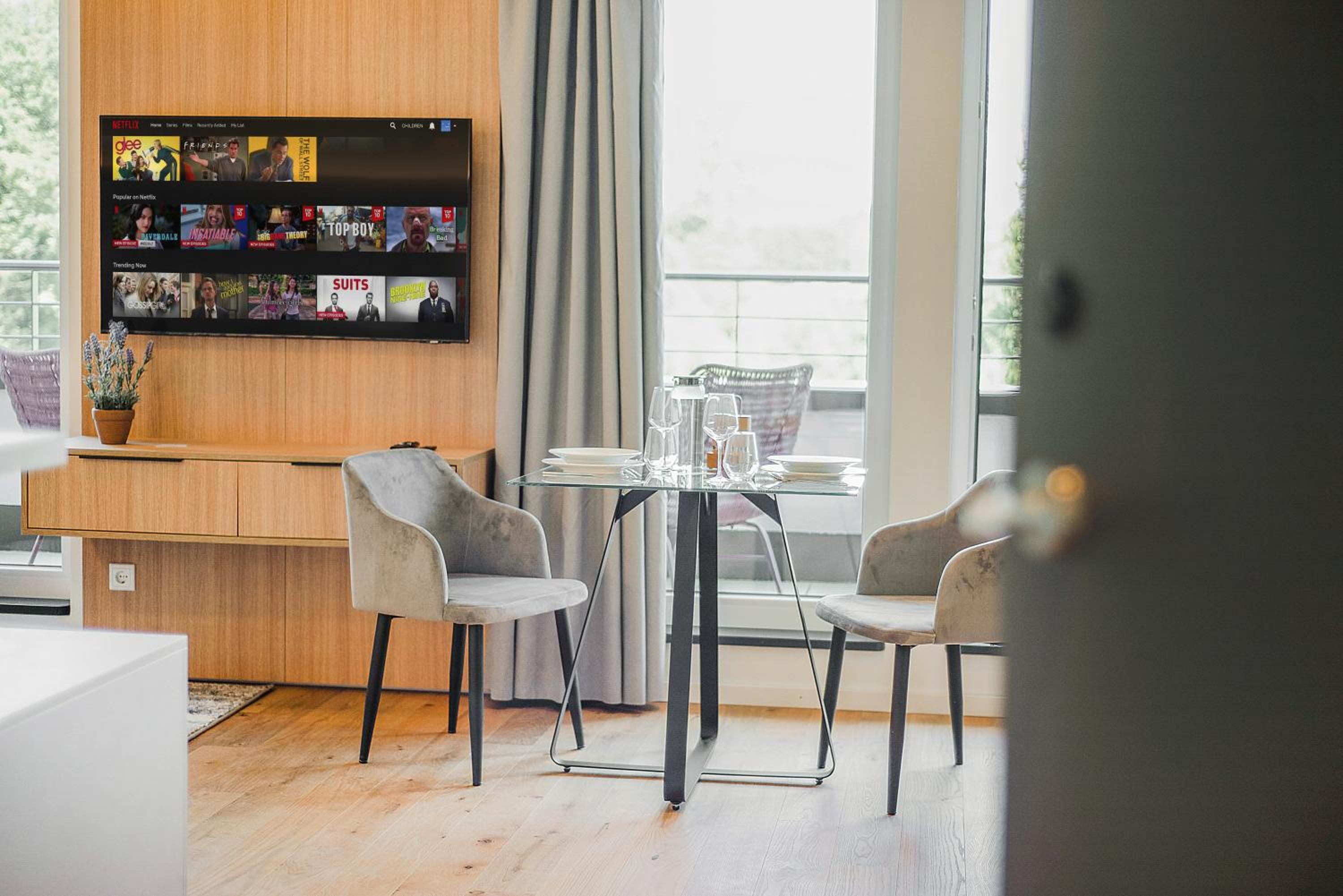 Deluxe Studio with Balcony - Photo 9