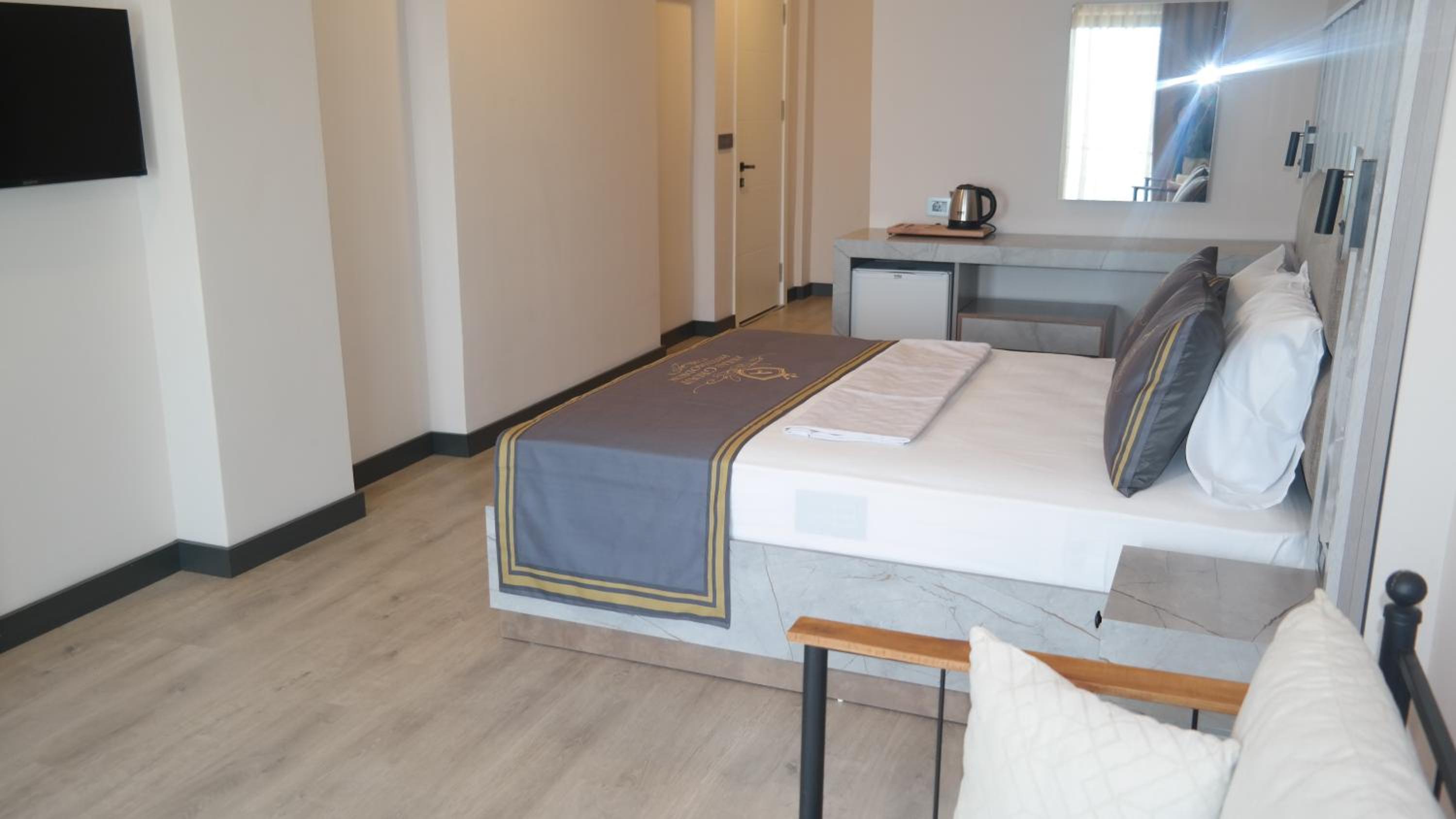 Deluxe Double Room - Photo 9