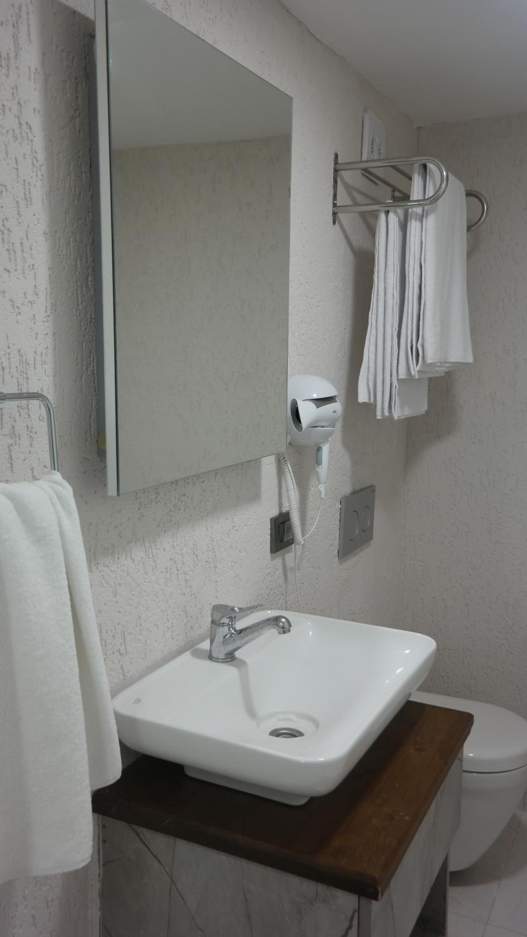 Deluxe Double Room - Photo 7