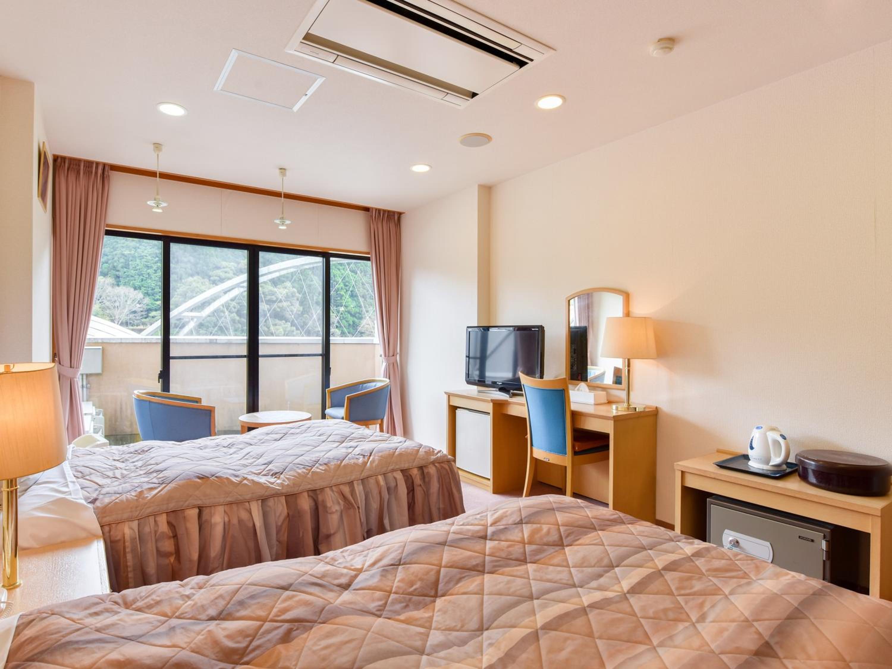 Twin Room - Non-Smoking - Photo 3