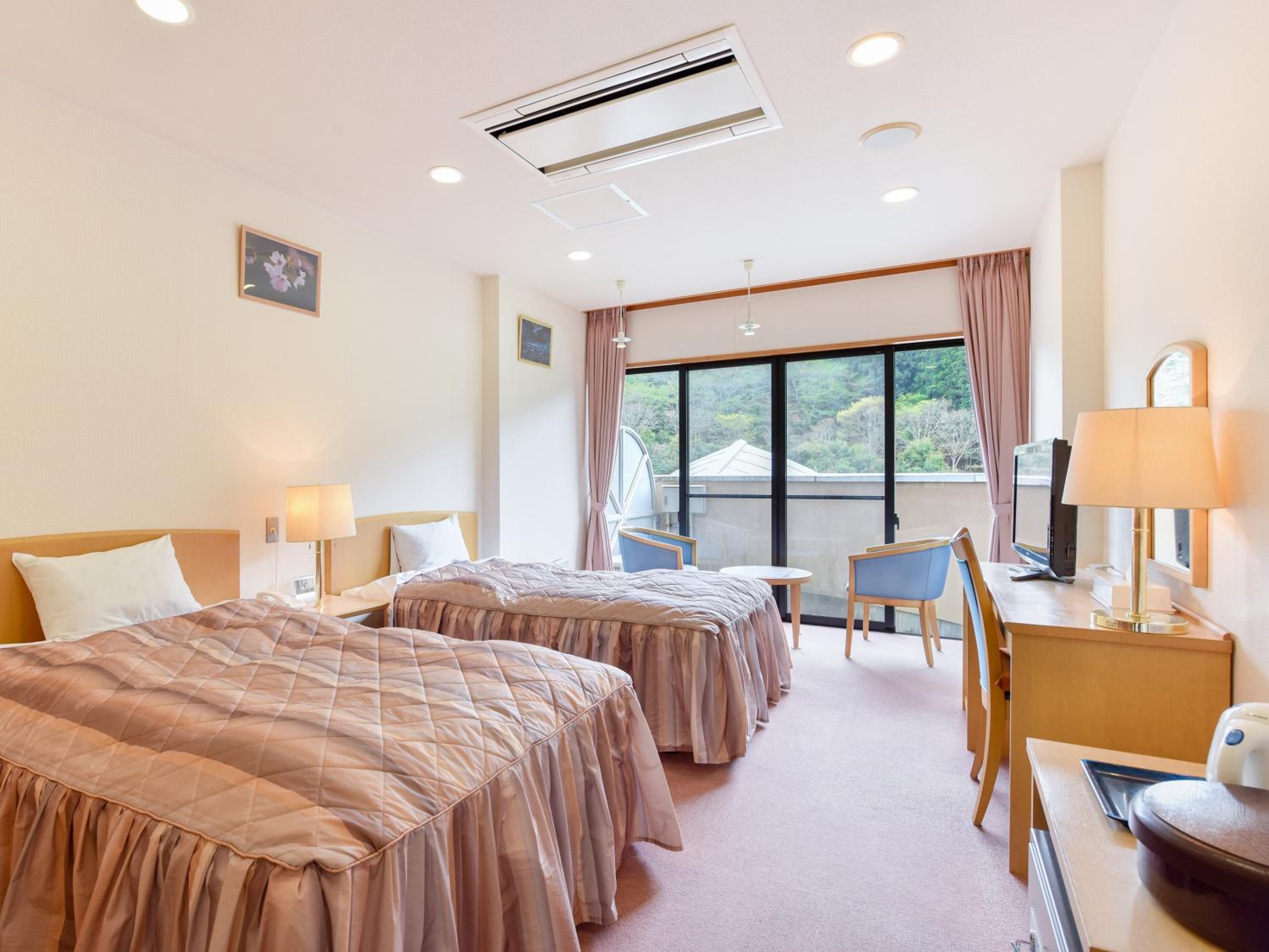 Twin Room - Non-Smoking - Photo 4