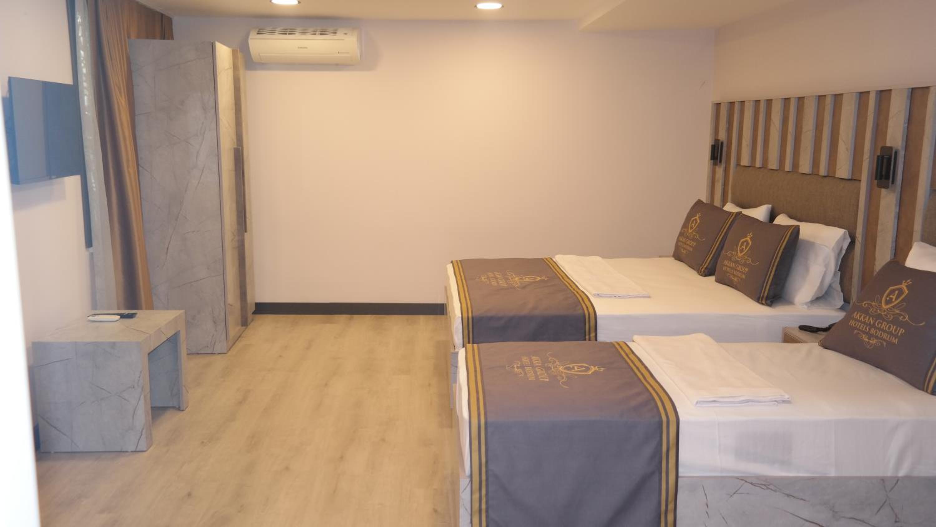 Triple Room with Balcony - Photo 9