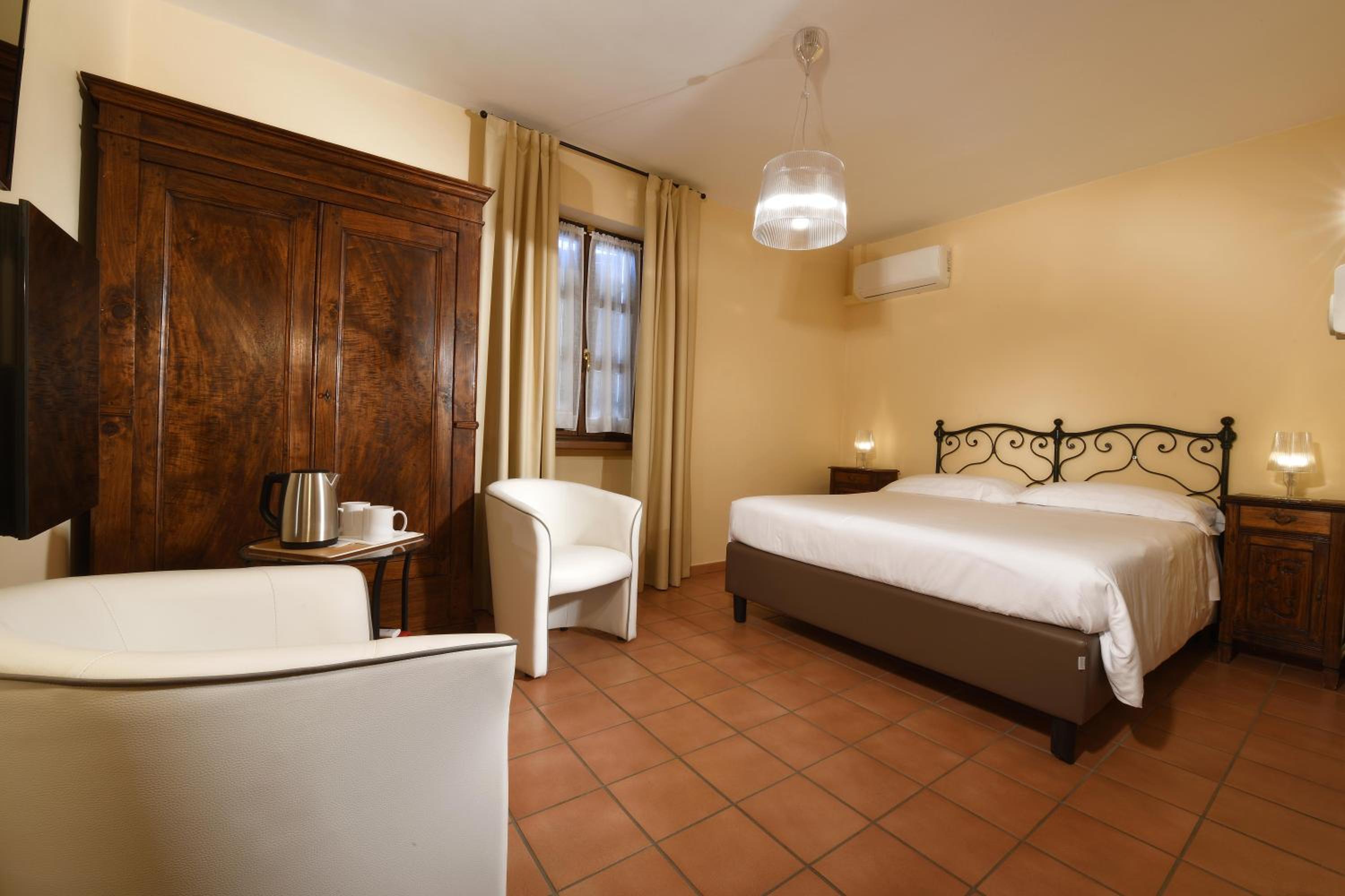 Double or Twin Room - Photo 2
