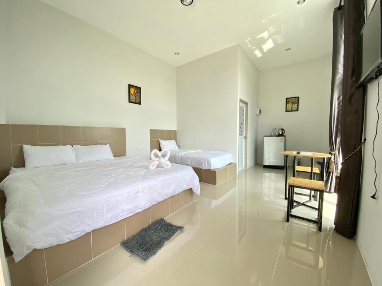 Large Double or Twin Room photo 2