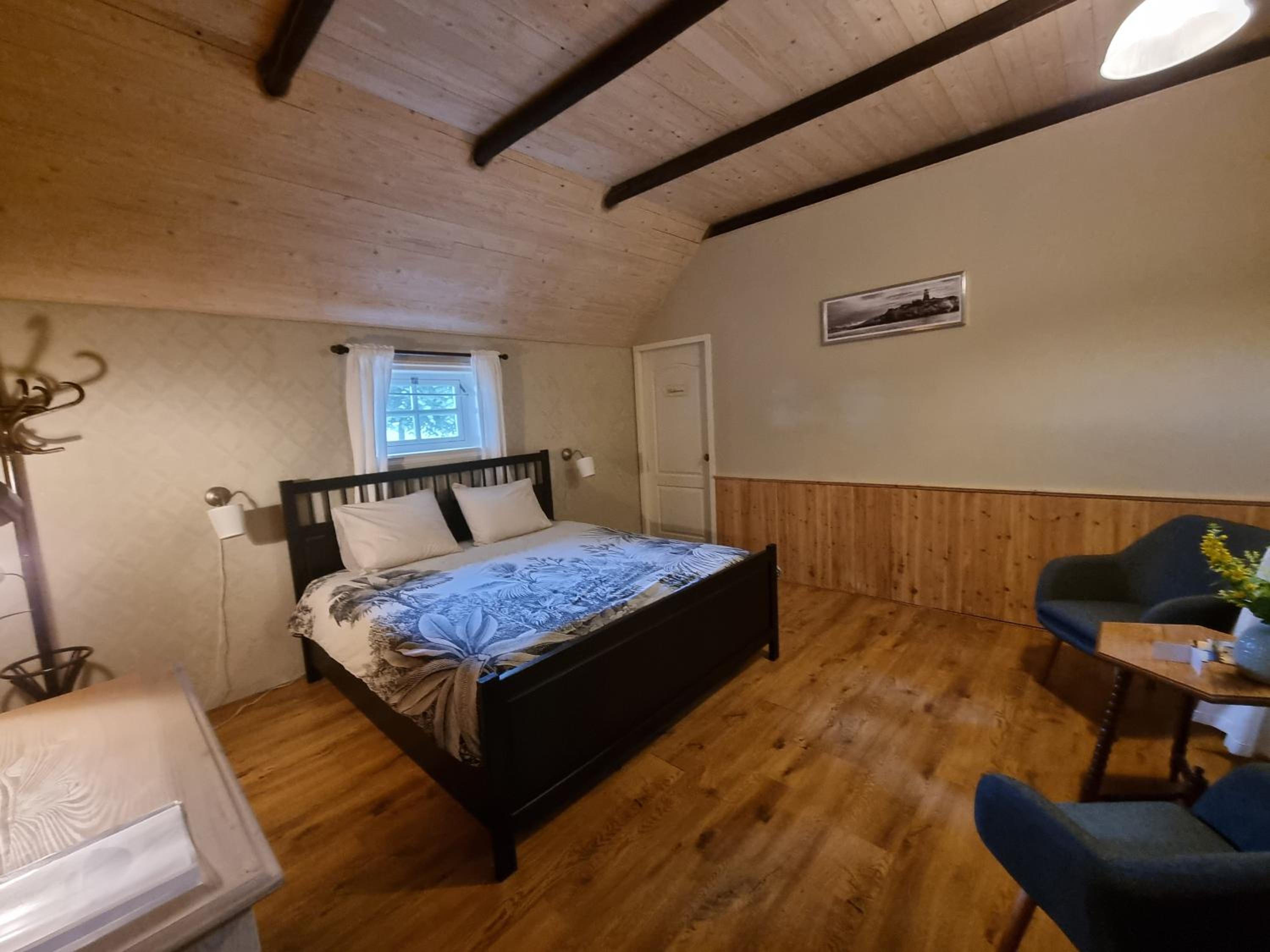 Deluxe King Room photo 1