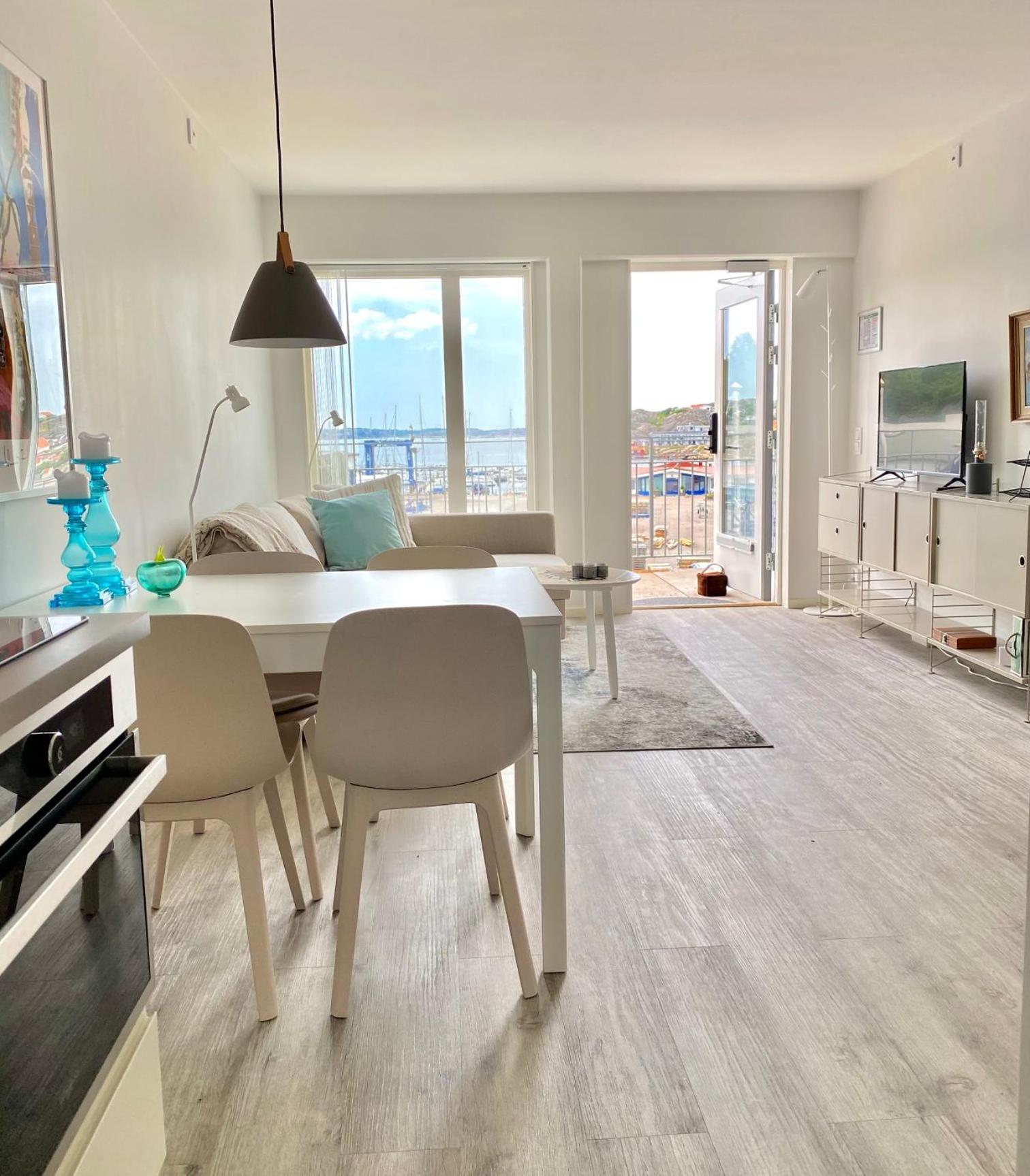 Apartment with Sea View - Photo 1