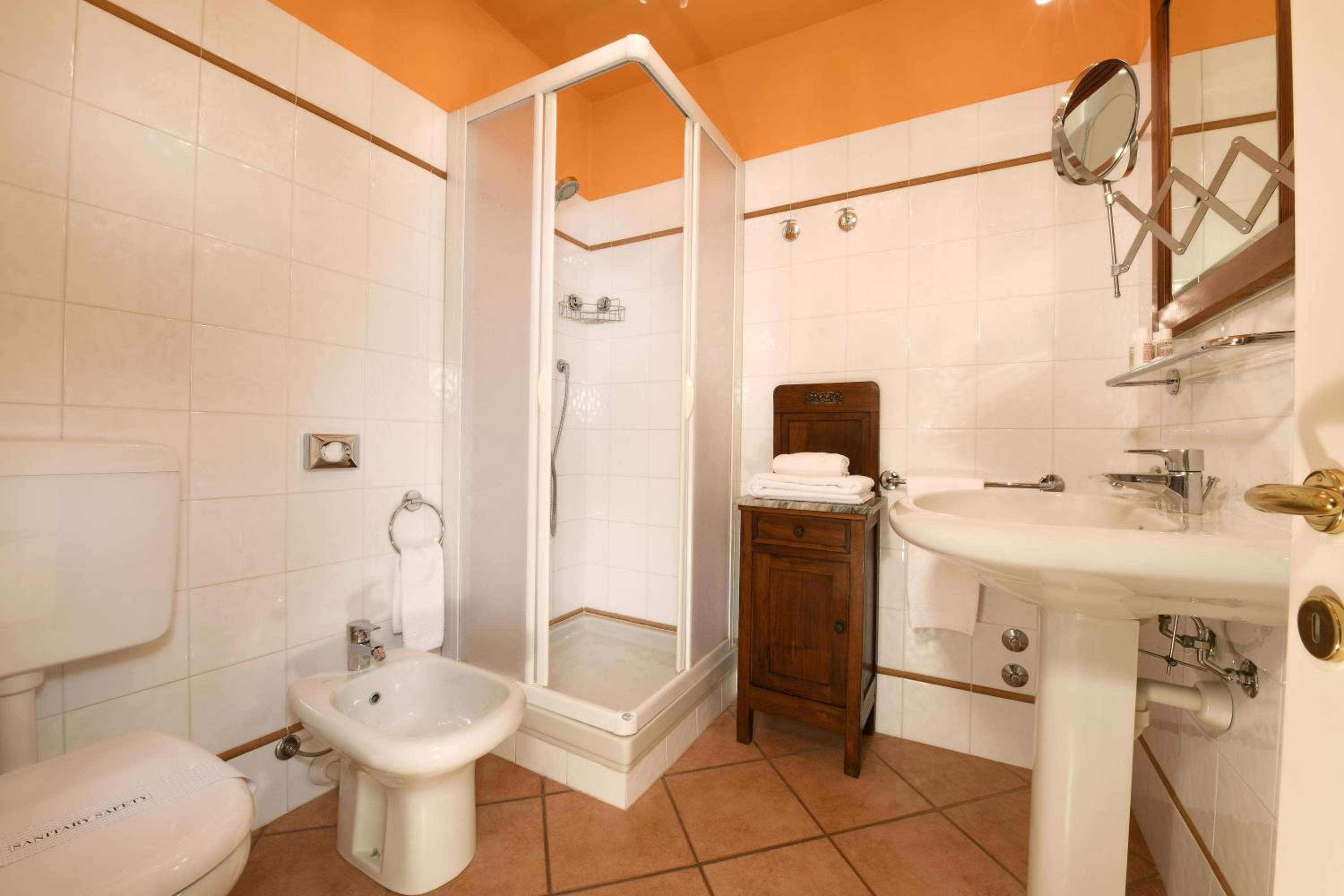 Double or Twin Room - Photo 3
