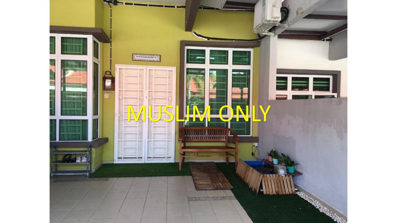 Three-Bedroom House photo 1