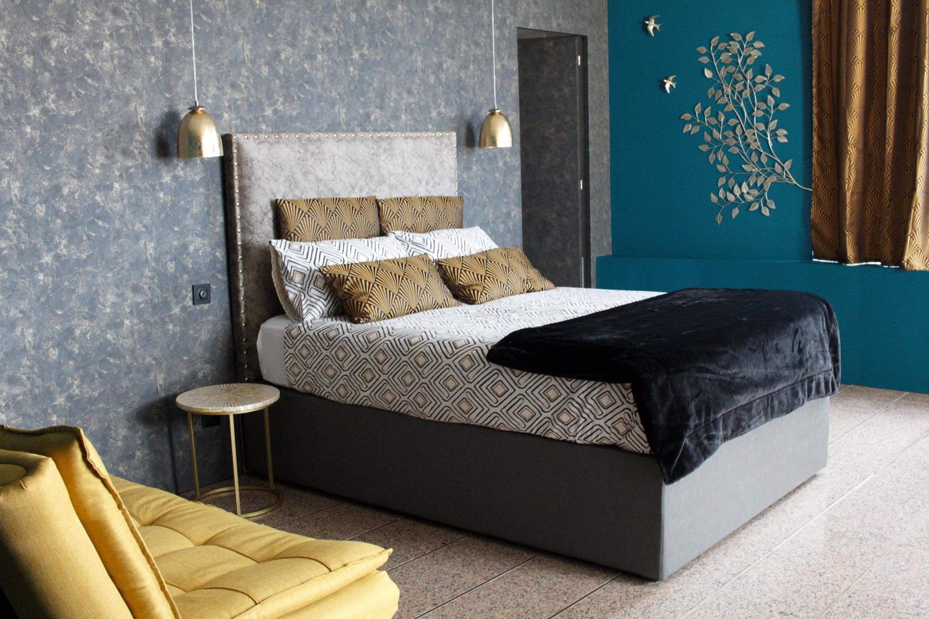 Two-Bedroom Apartment - Photo 9