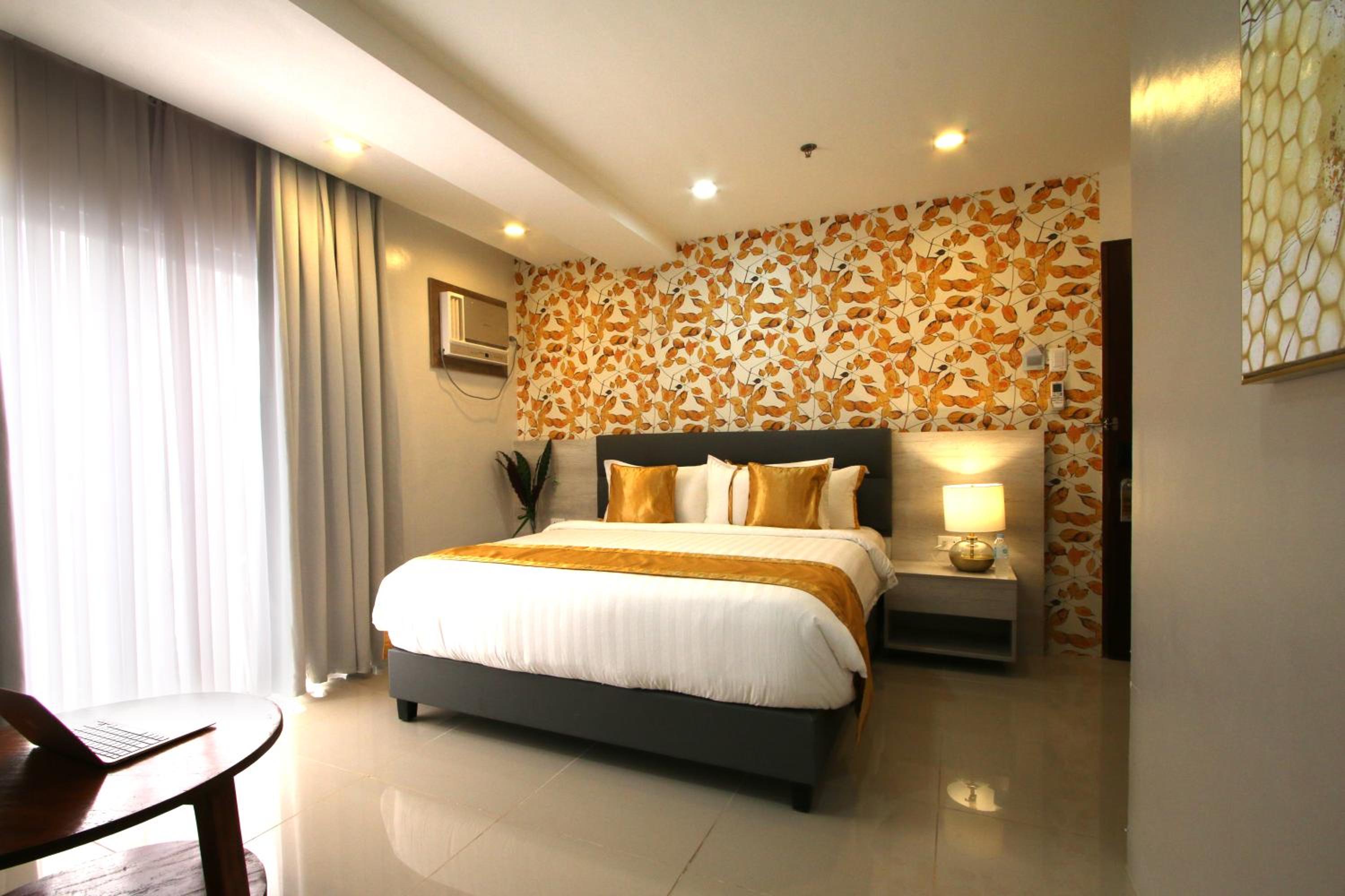 King Suite with Balcony photo 1