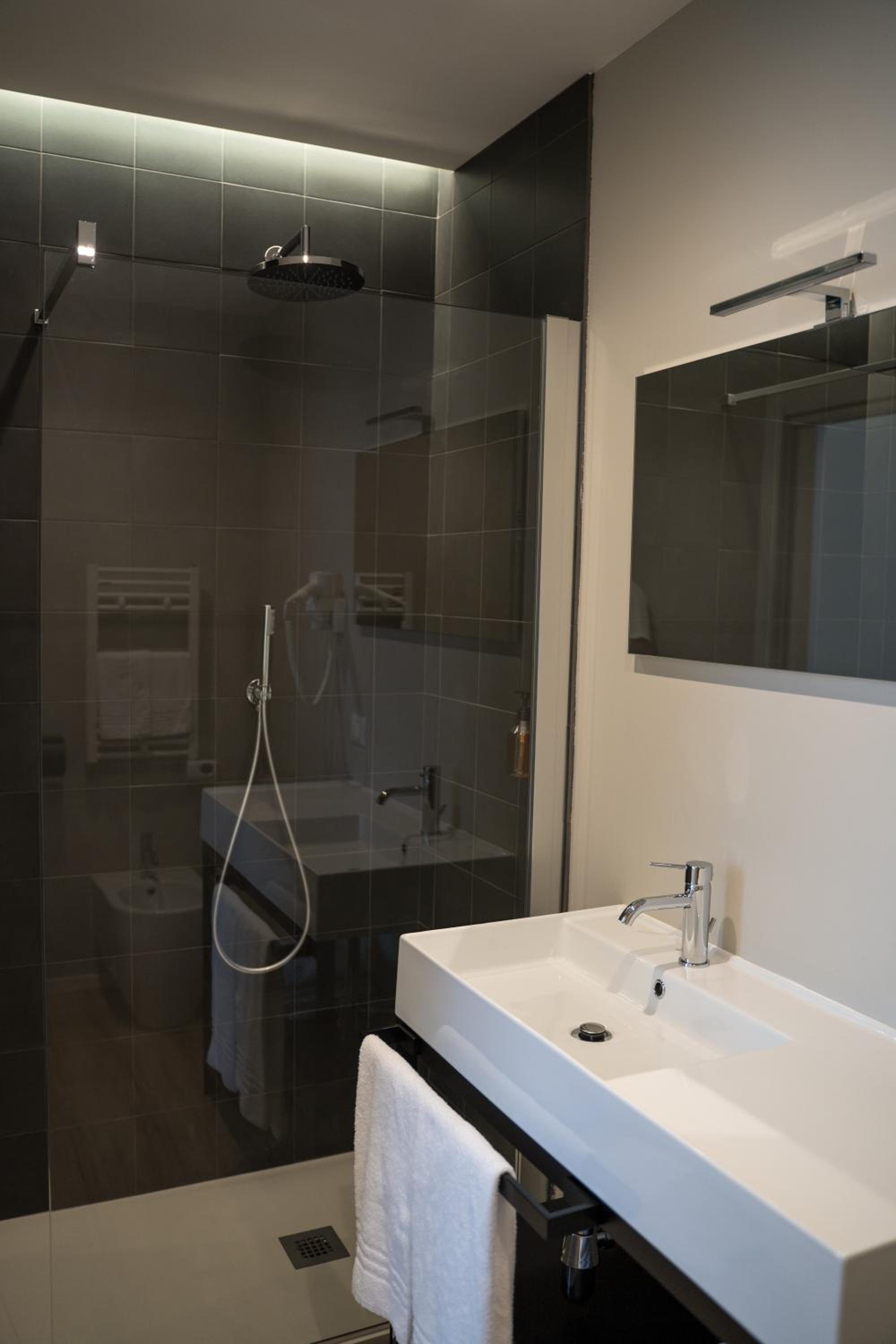 Double Room - Photo 11