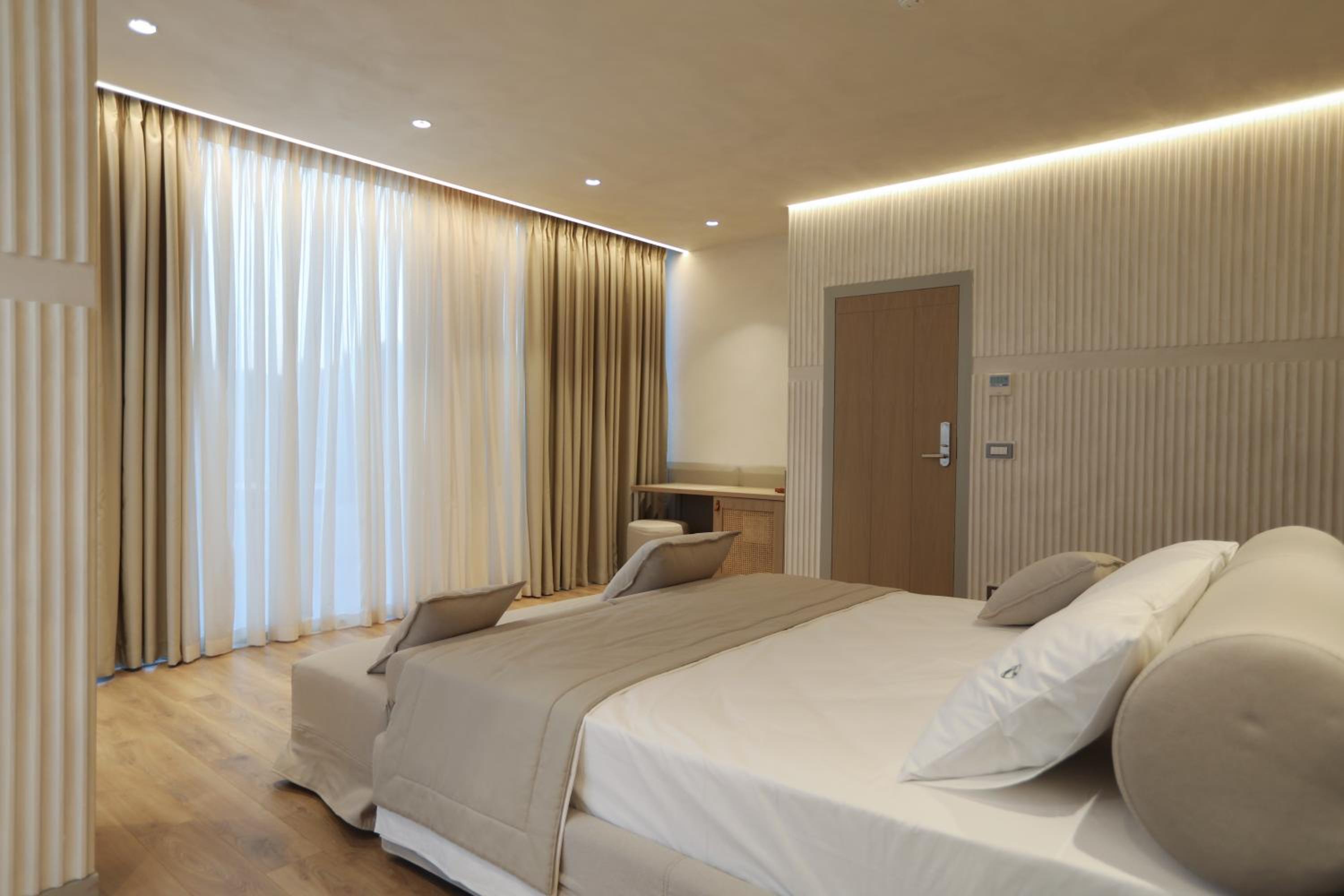 Suite with Pool View photo 2