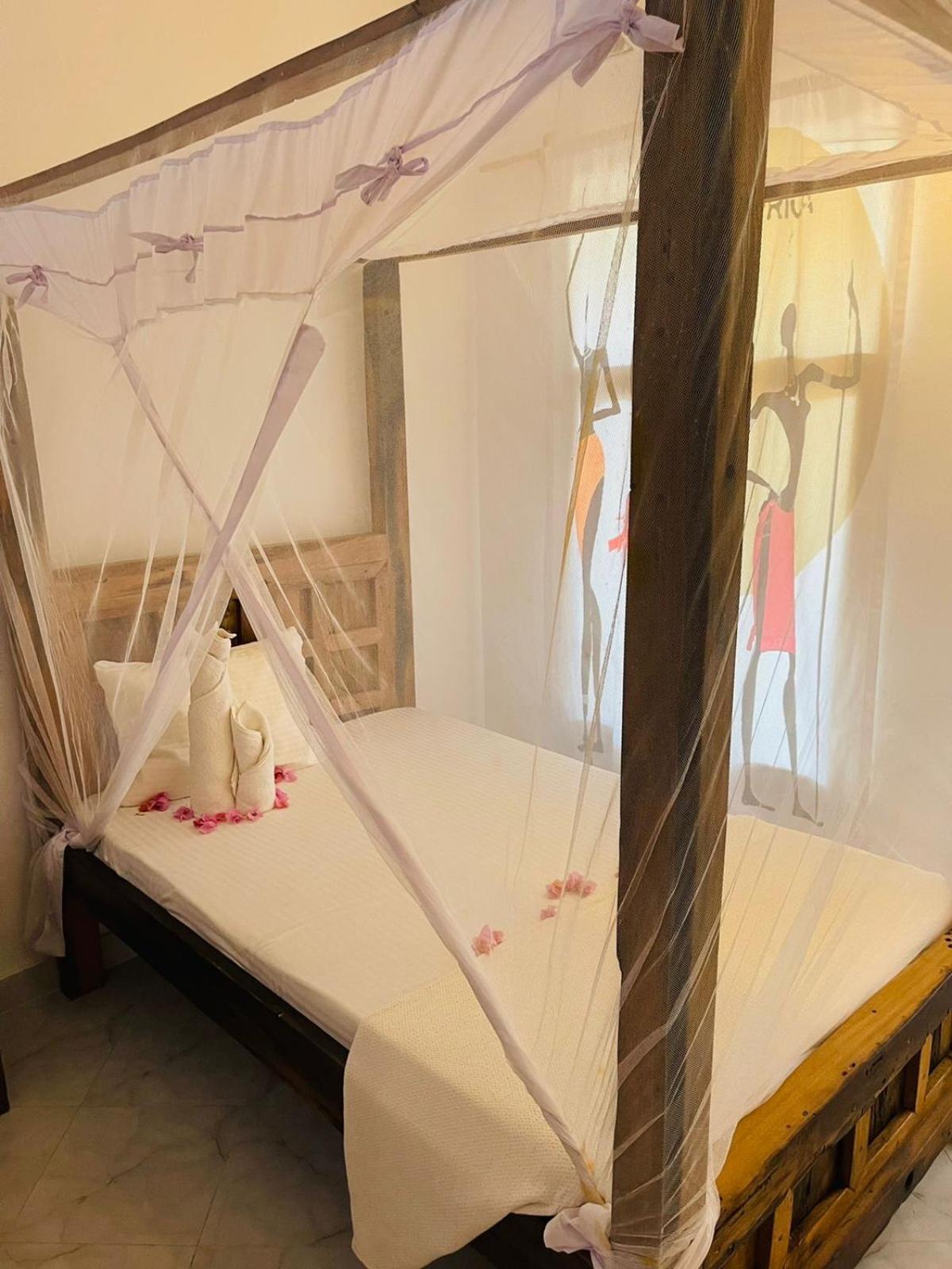 Deluxe Double Room (2 Adults + 1 Child) - Photo 2