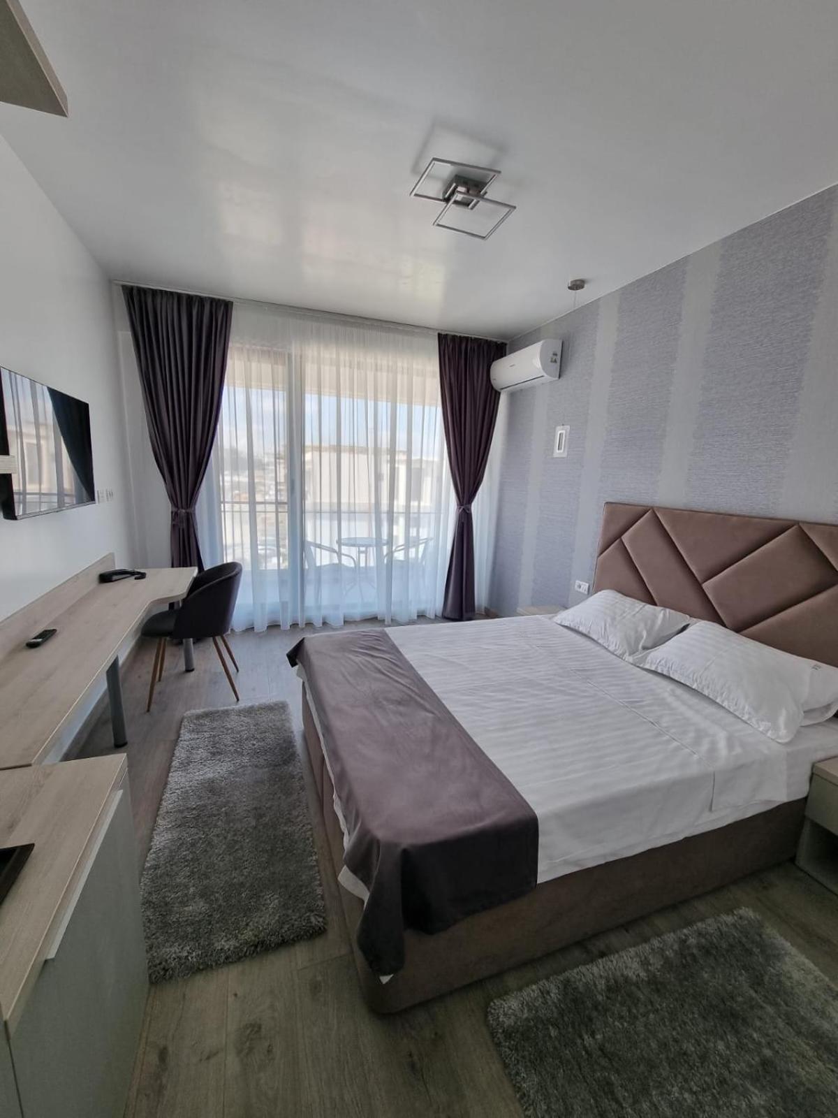 Deluxe Double Room with Side Sea View