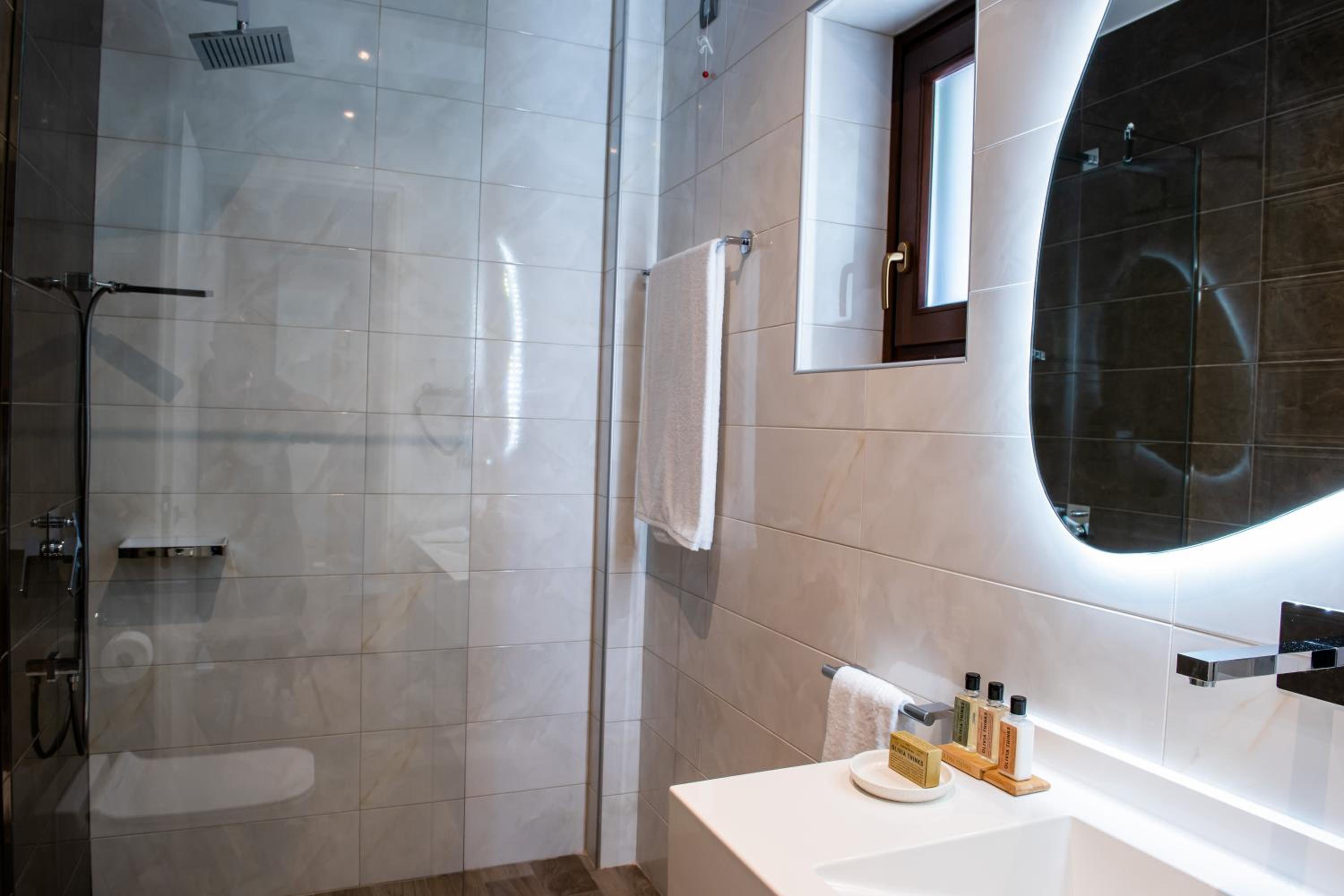 Family Suite - Photo 7
