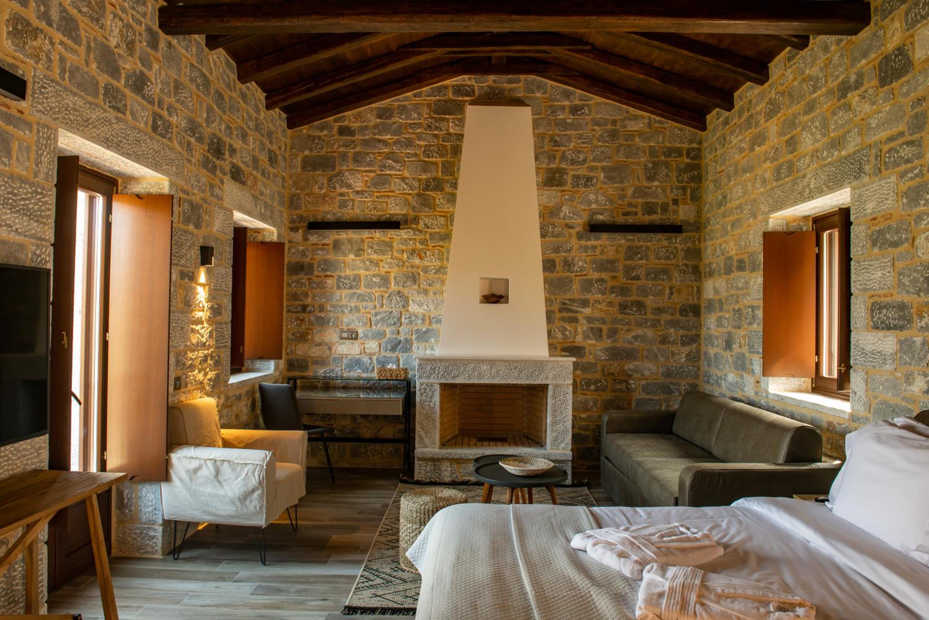 Deluxe Suite with Sea View - Photo 1