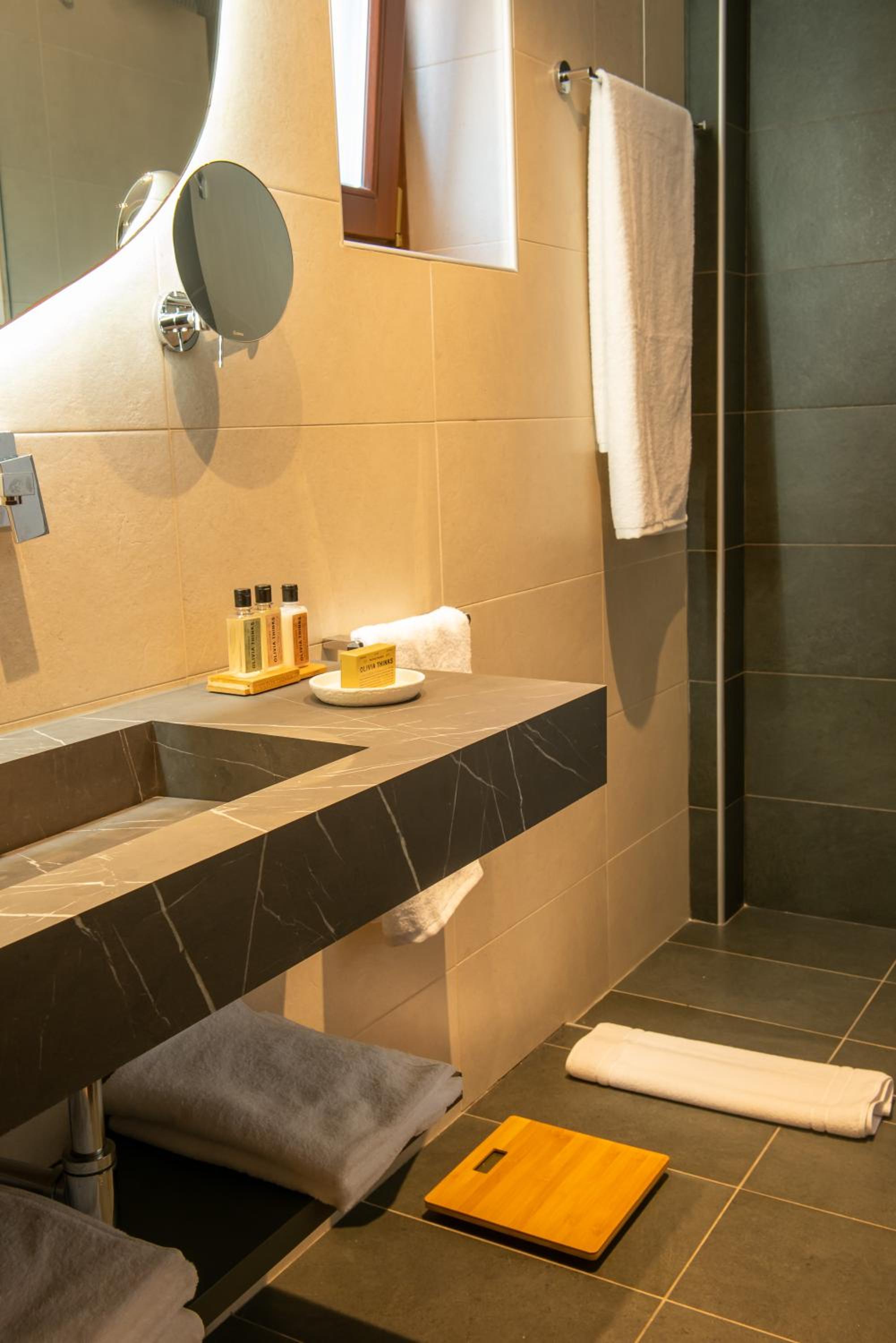 Family Suite - Photo 5