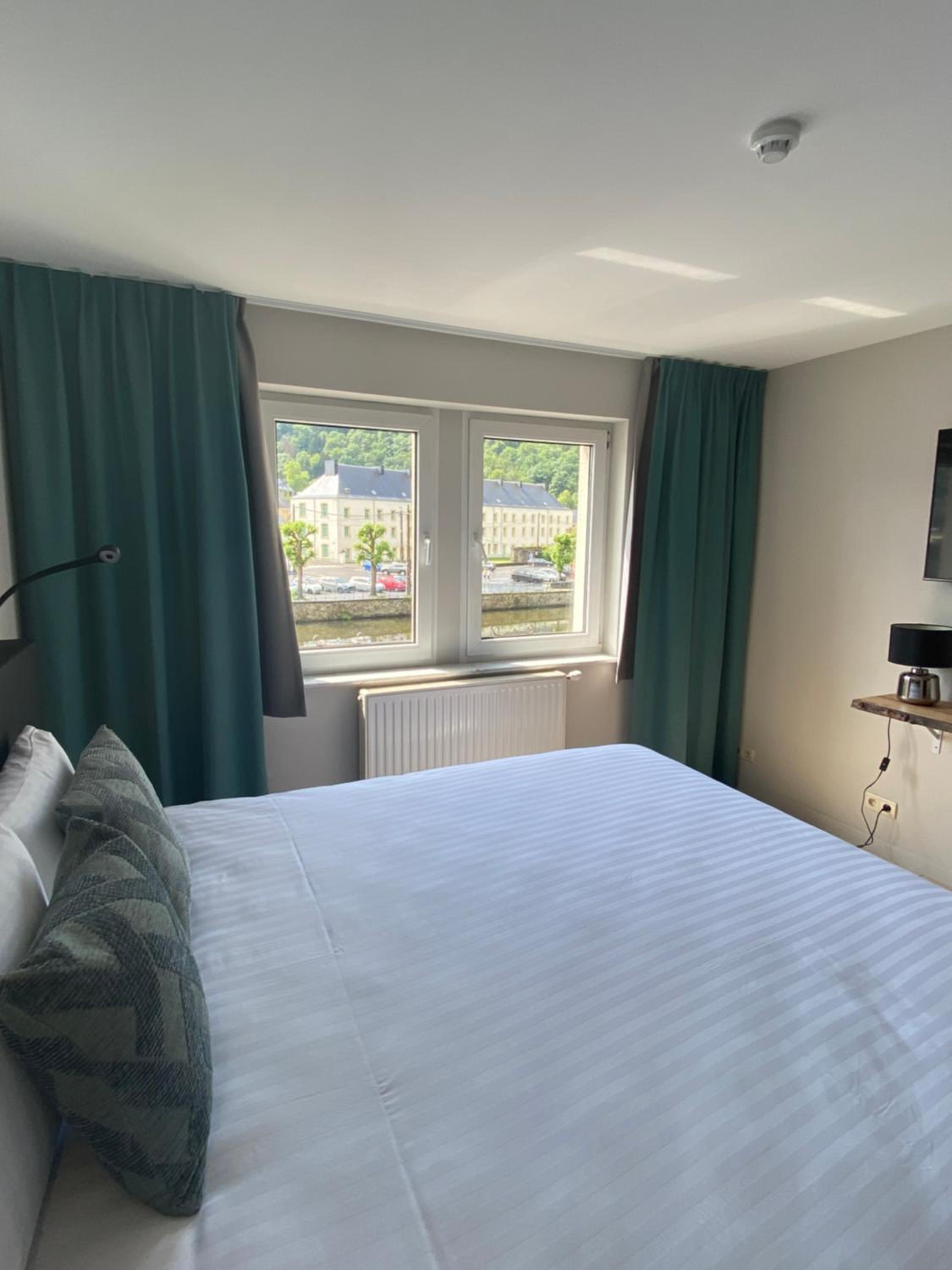 Double Room with River View - Photo 1