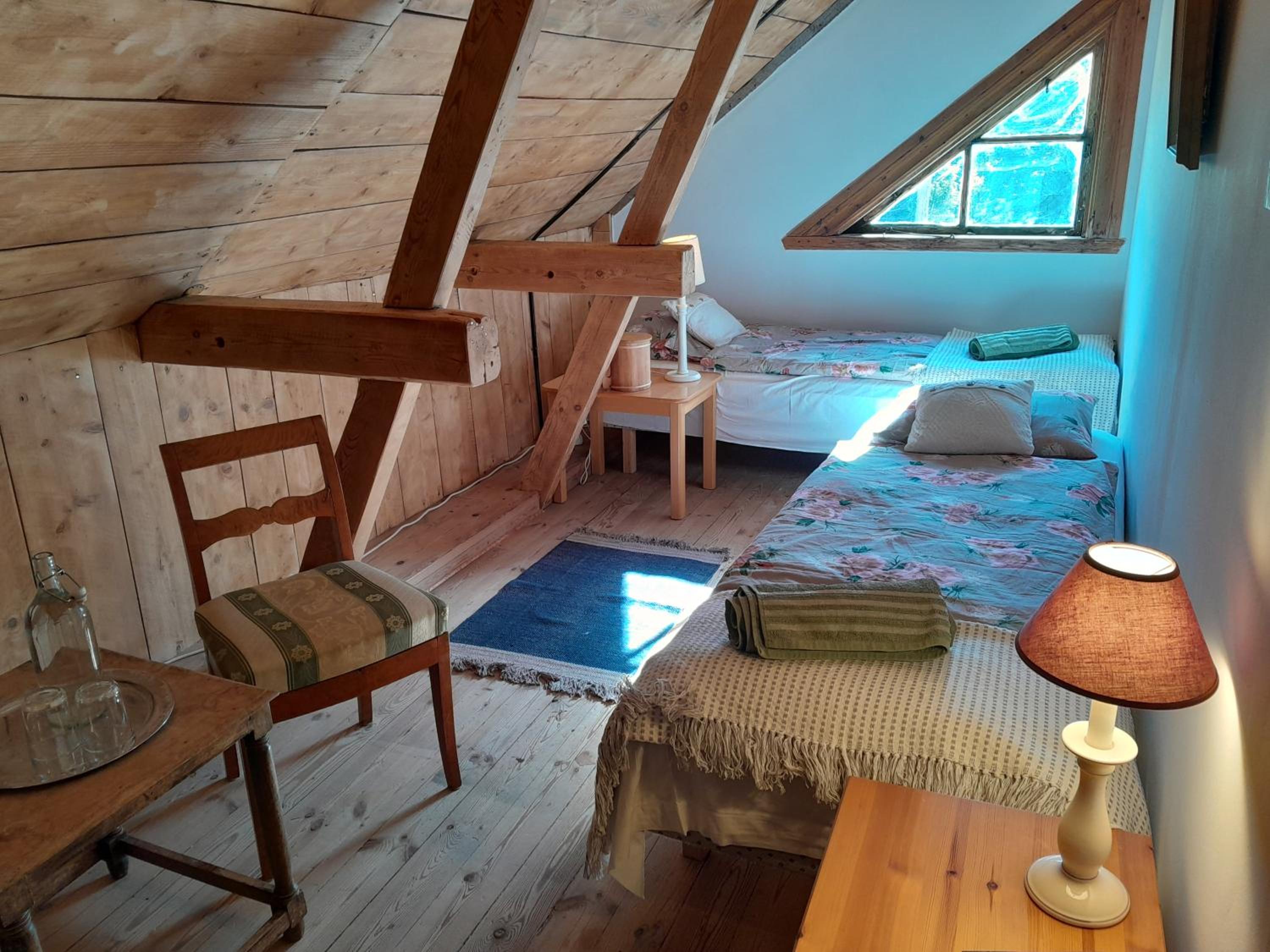 Standard Twin Room with Shared Bathroom photo 1
