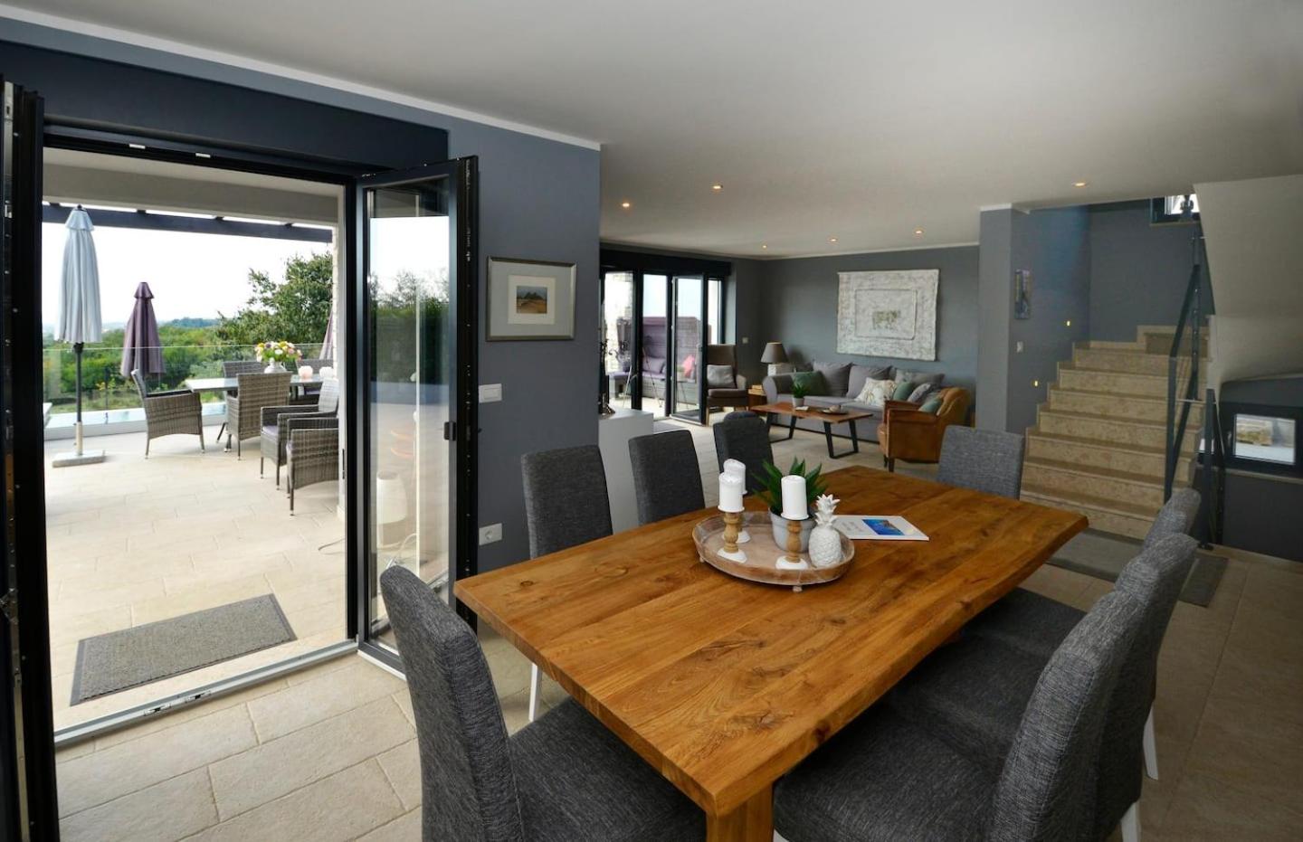Villa photo 3