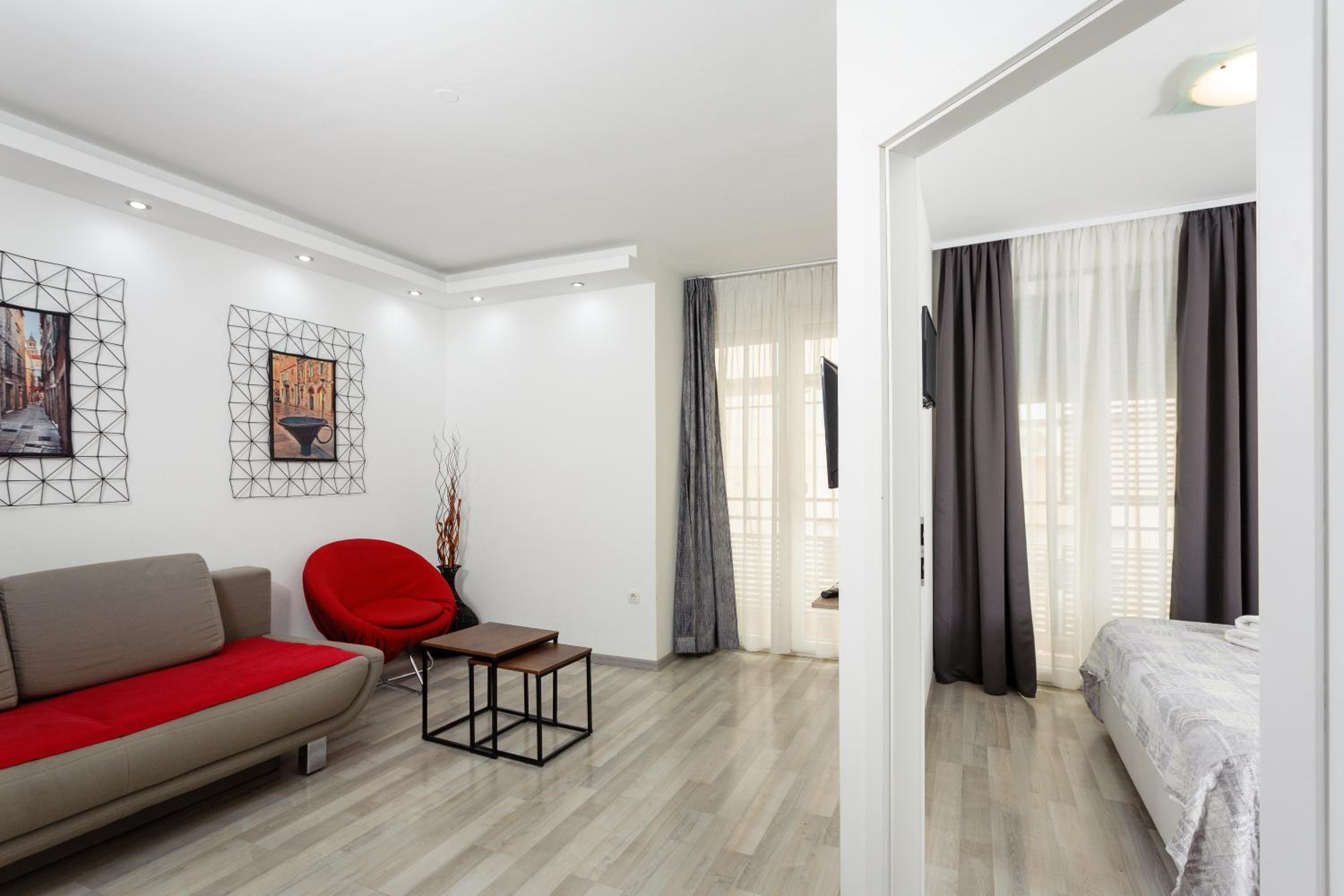 One-Bedroom Apartment with Balcony photo 3