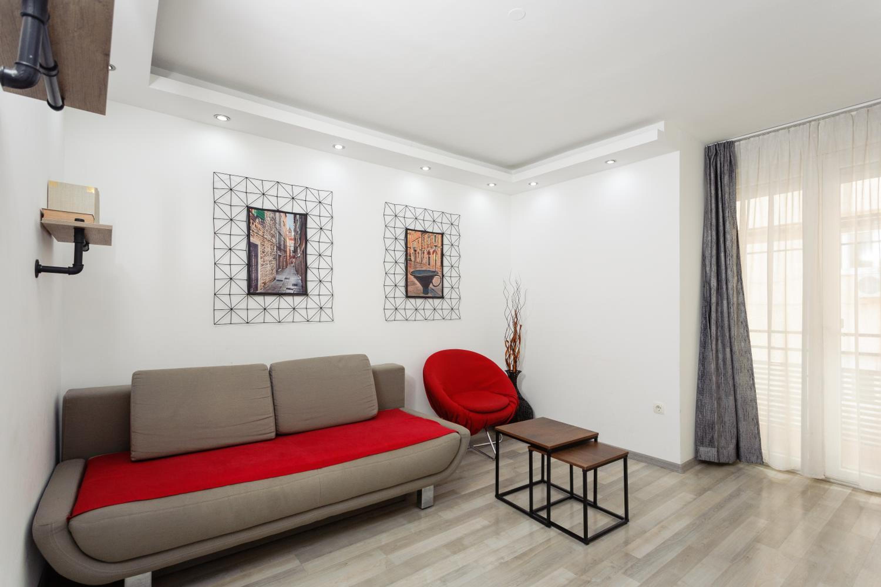 One-Bedroom Apartment with Balcony photo 1