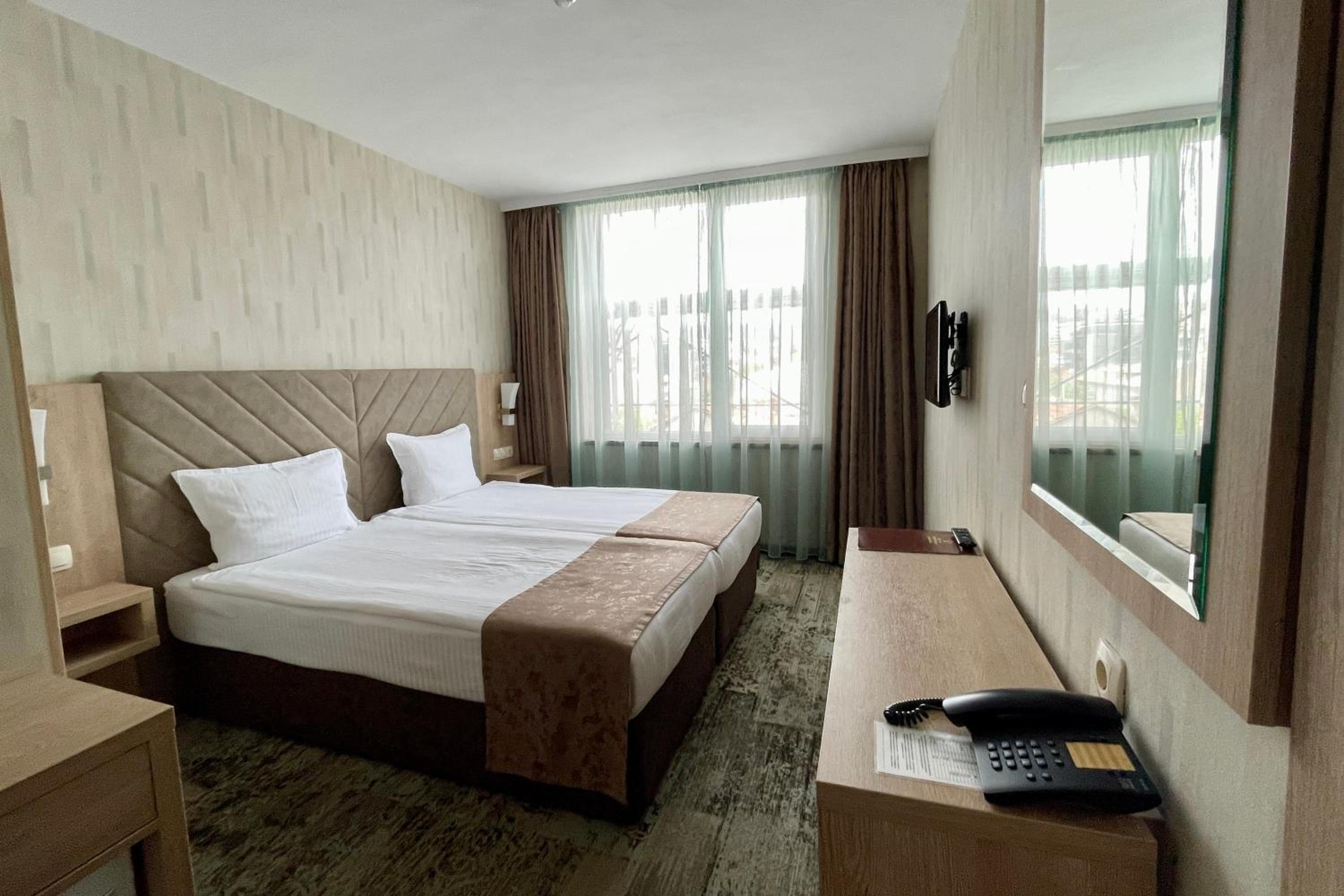 Double or Twin Room - Photo 4