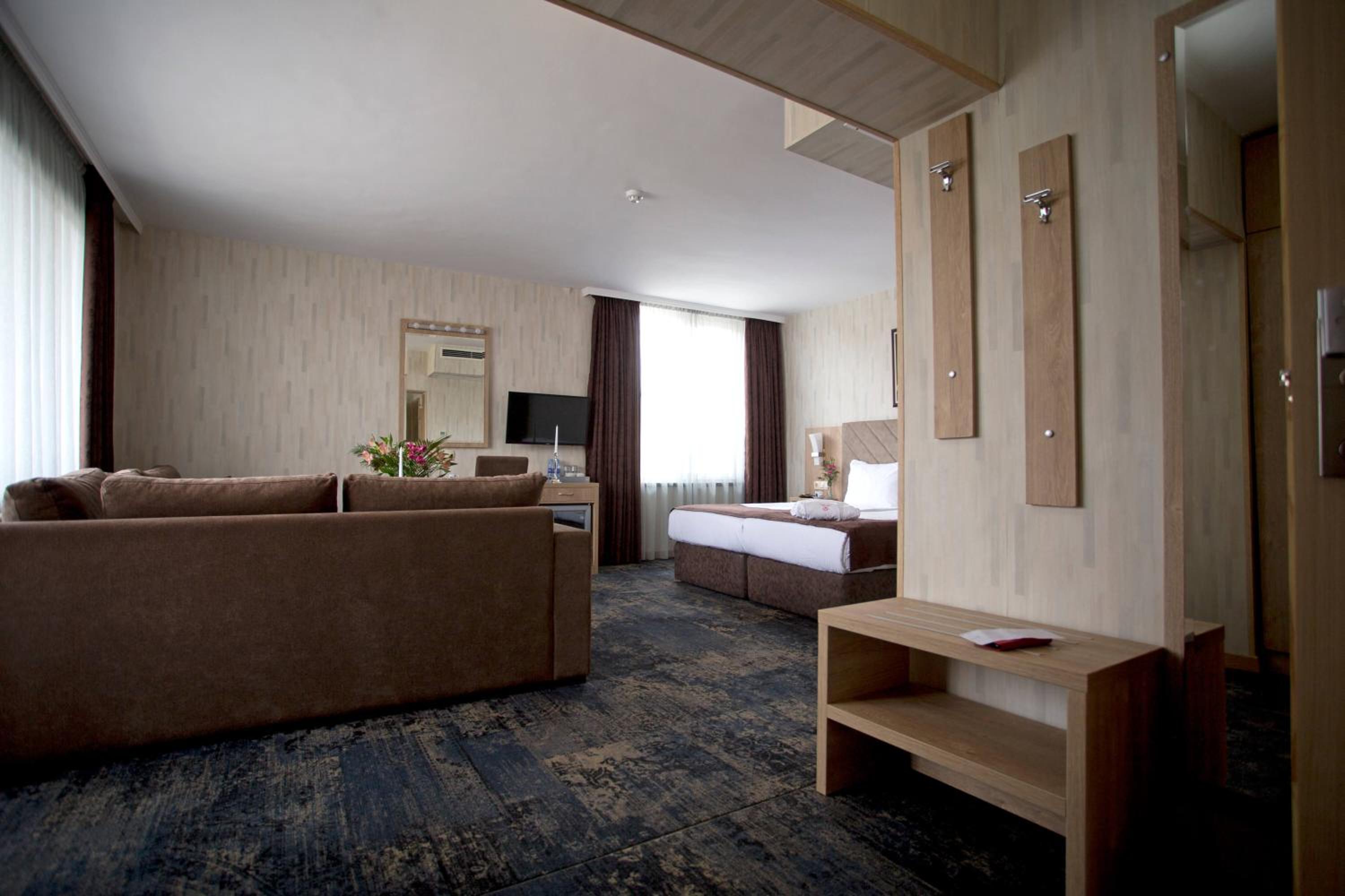 Deluxe Junior Suite with Balcony photo 3