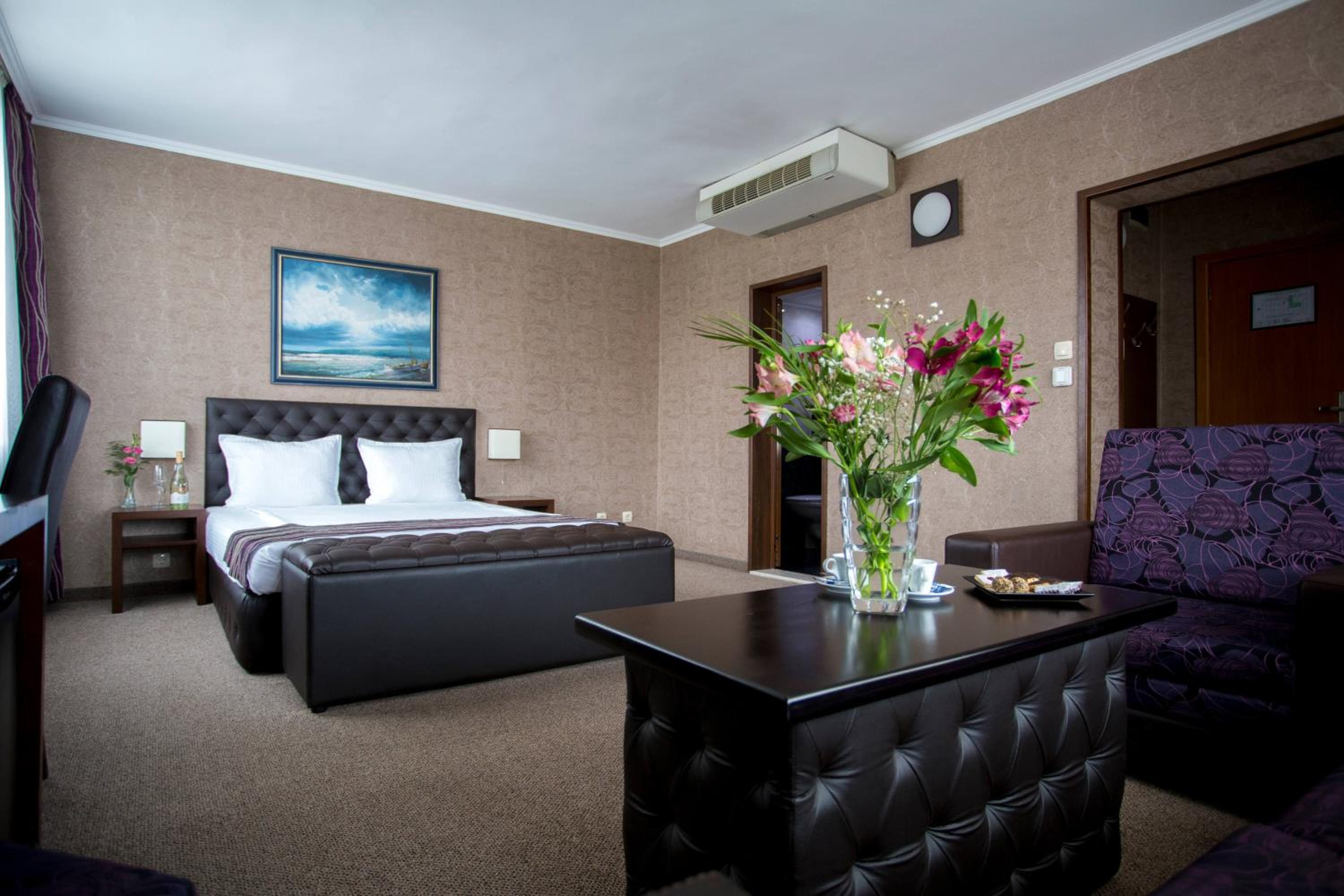 Deluxe Junior Suite with Balcony photo 2