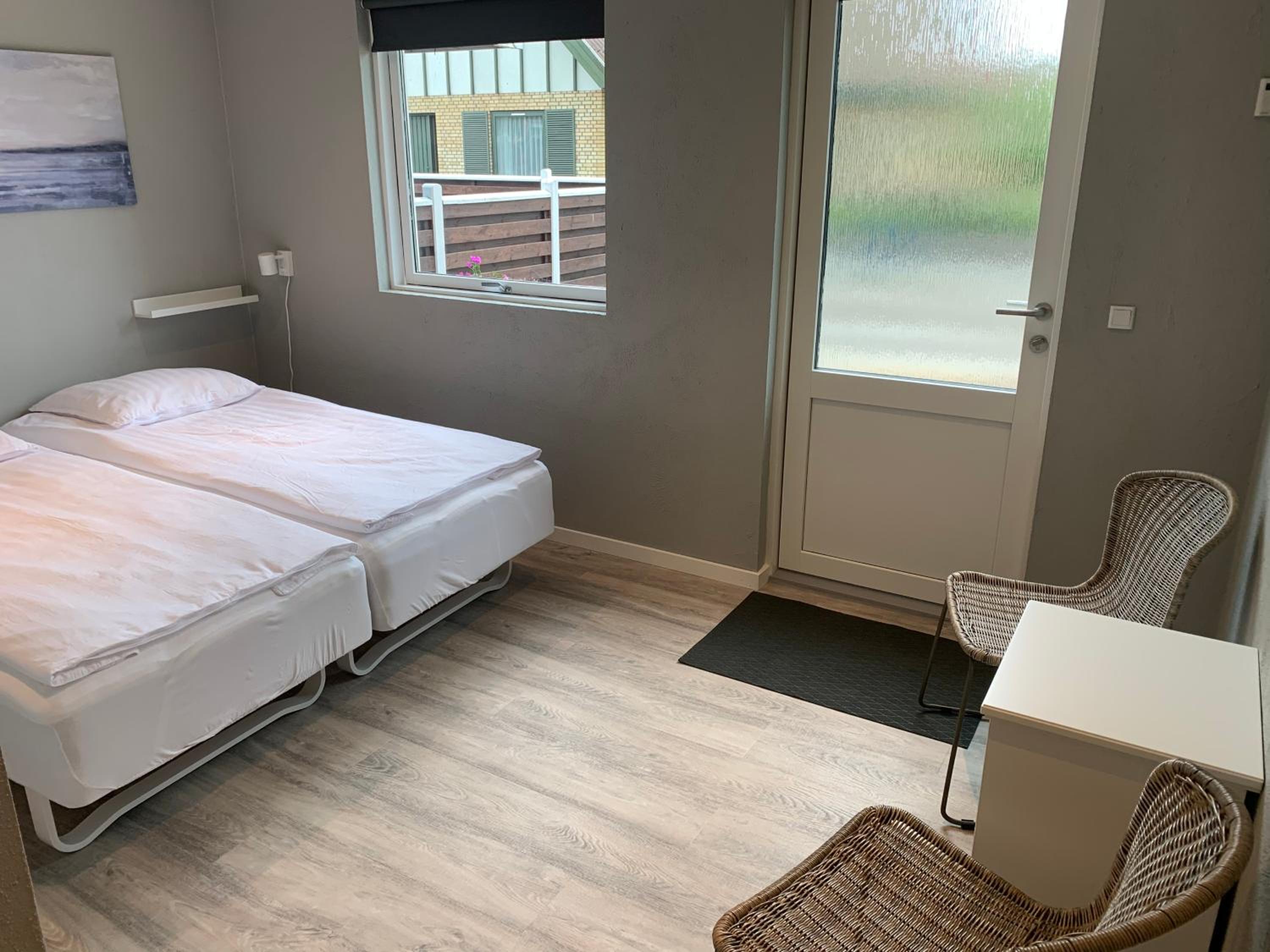 Deluxe Double Room with Shower - Photo 5
