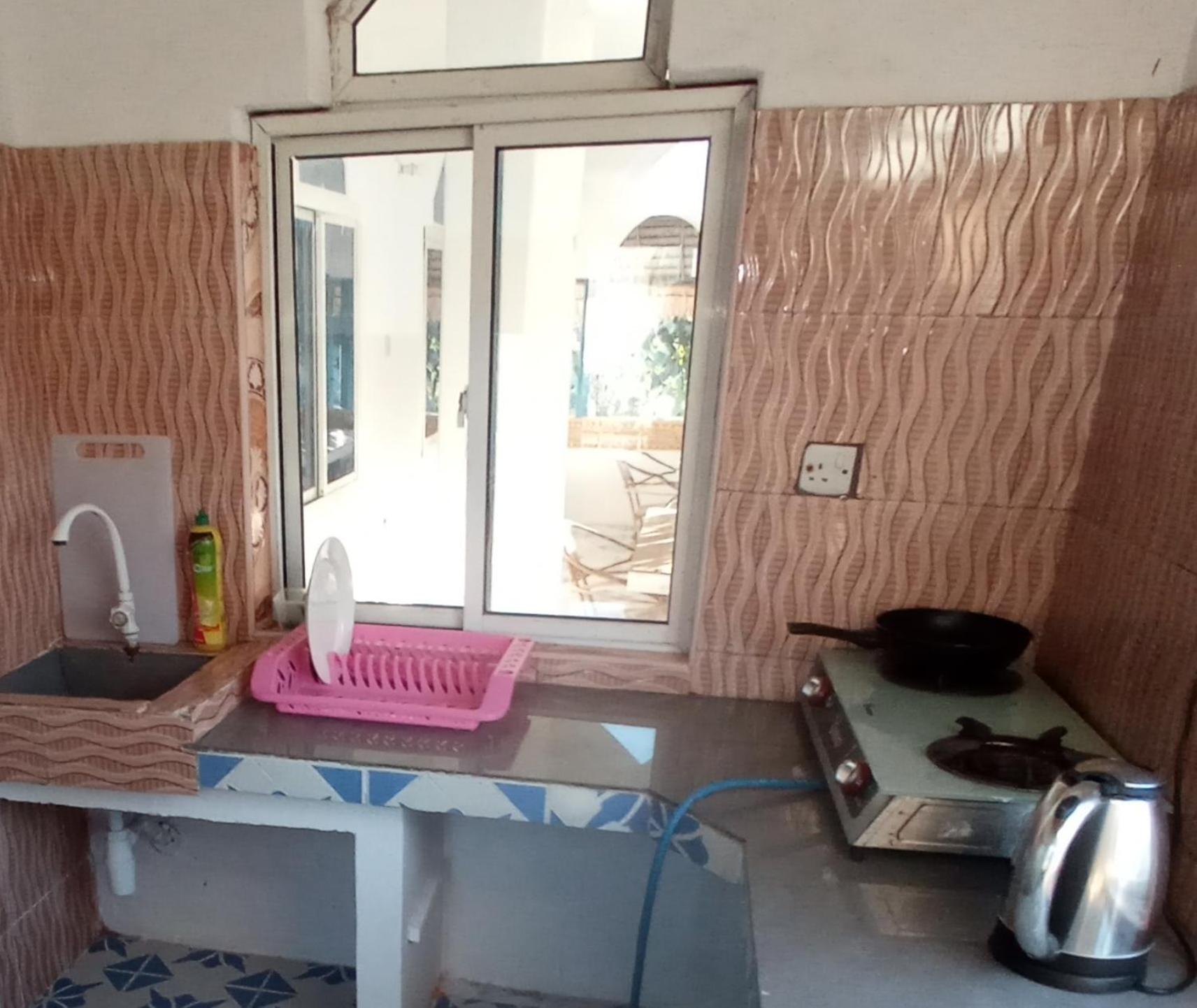 Twin Room with Private External Bathroom - Photo 4
