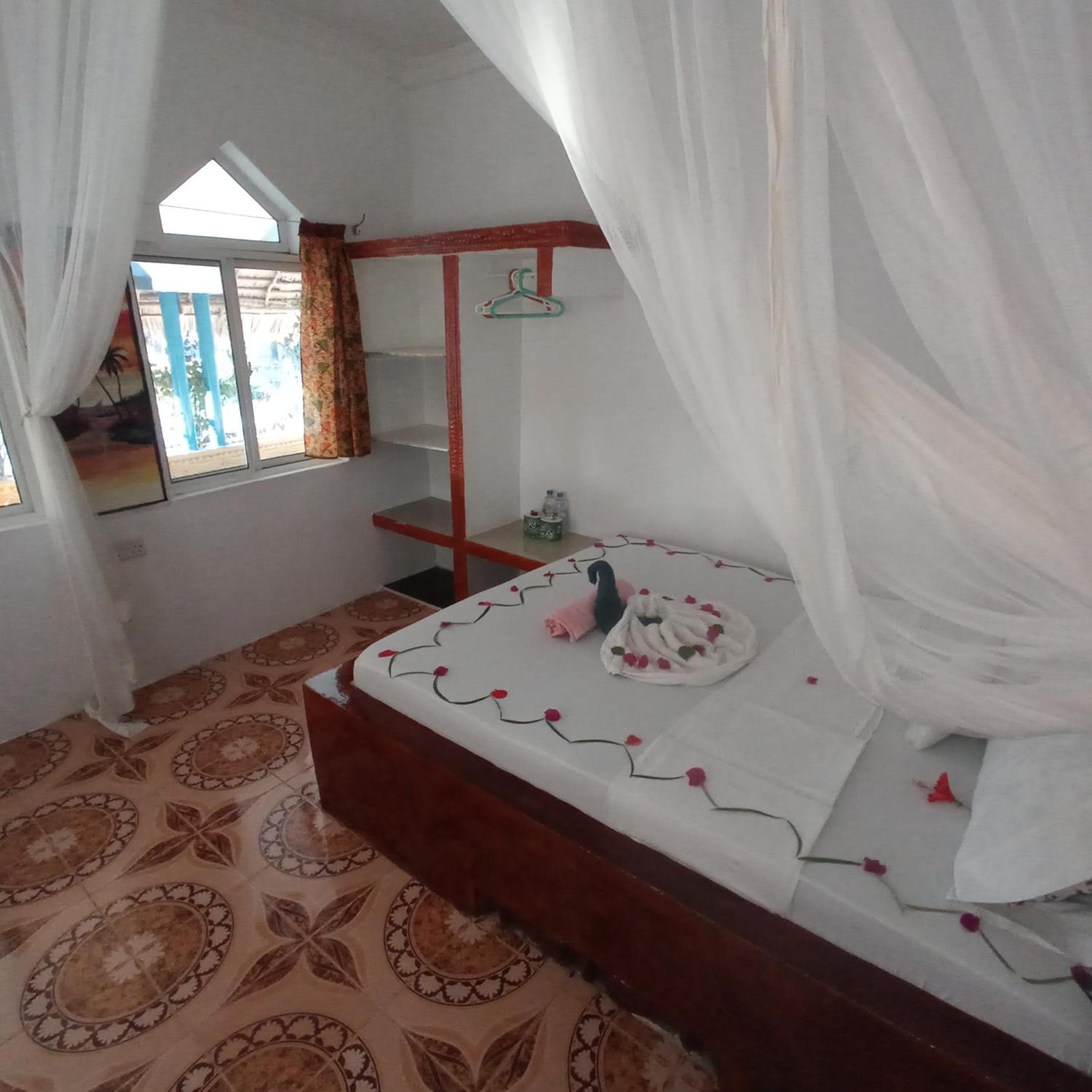 Double Room with Private External Bathroom - Photo 1