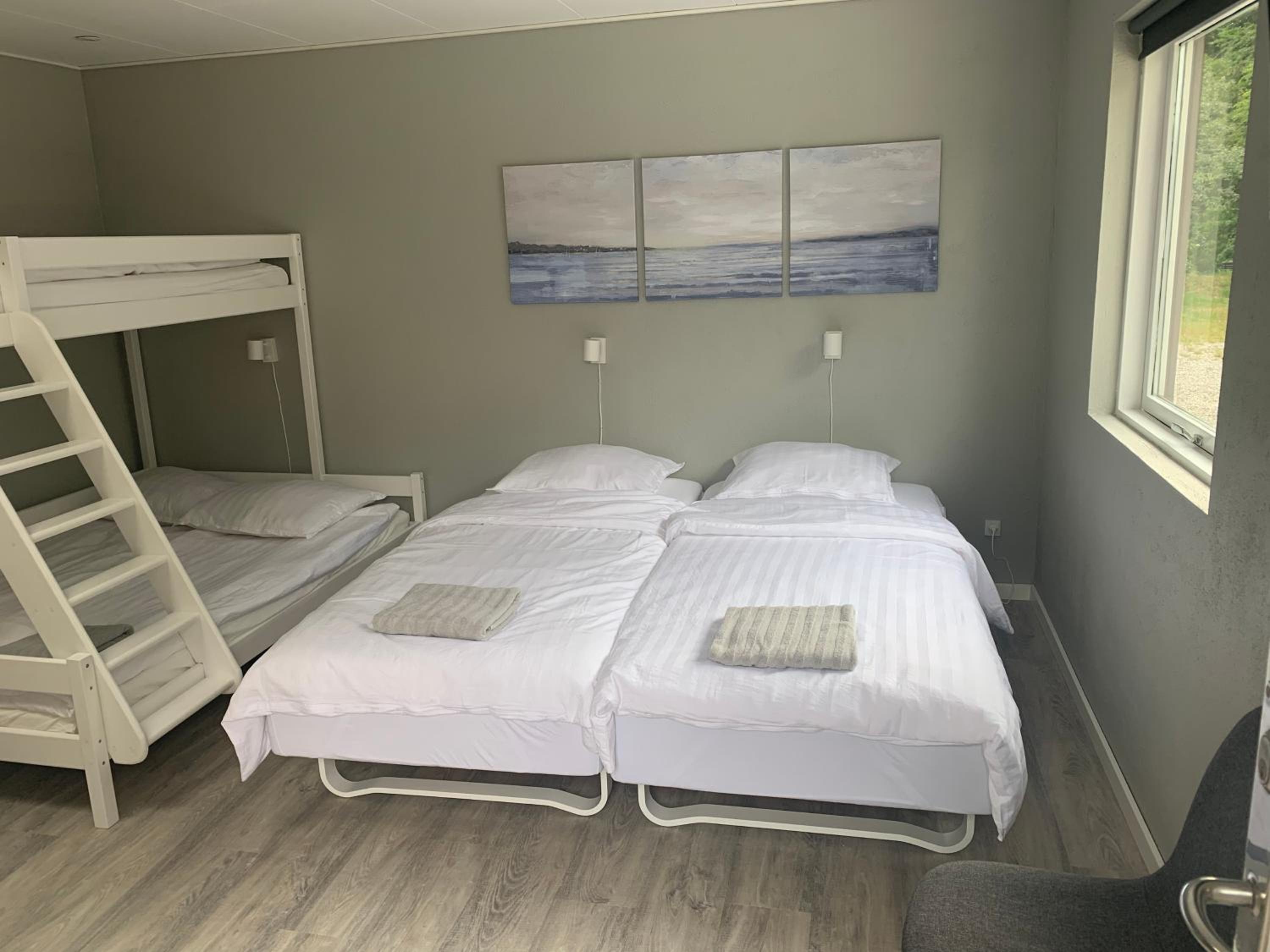 Family Room - Disability Access - Photo 9
