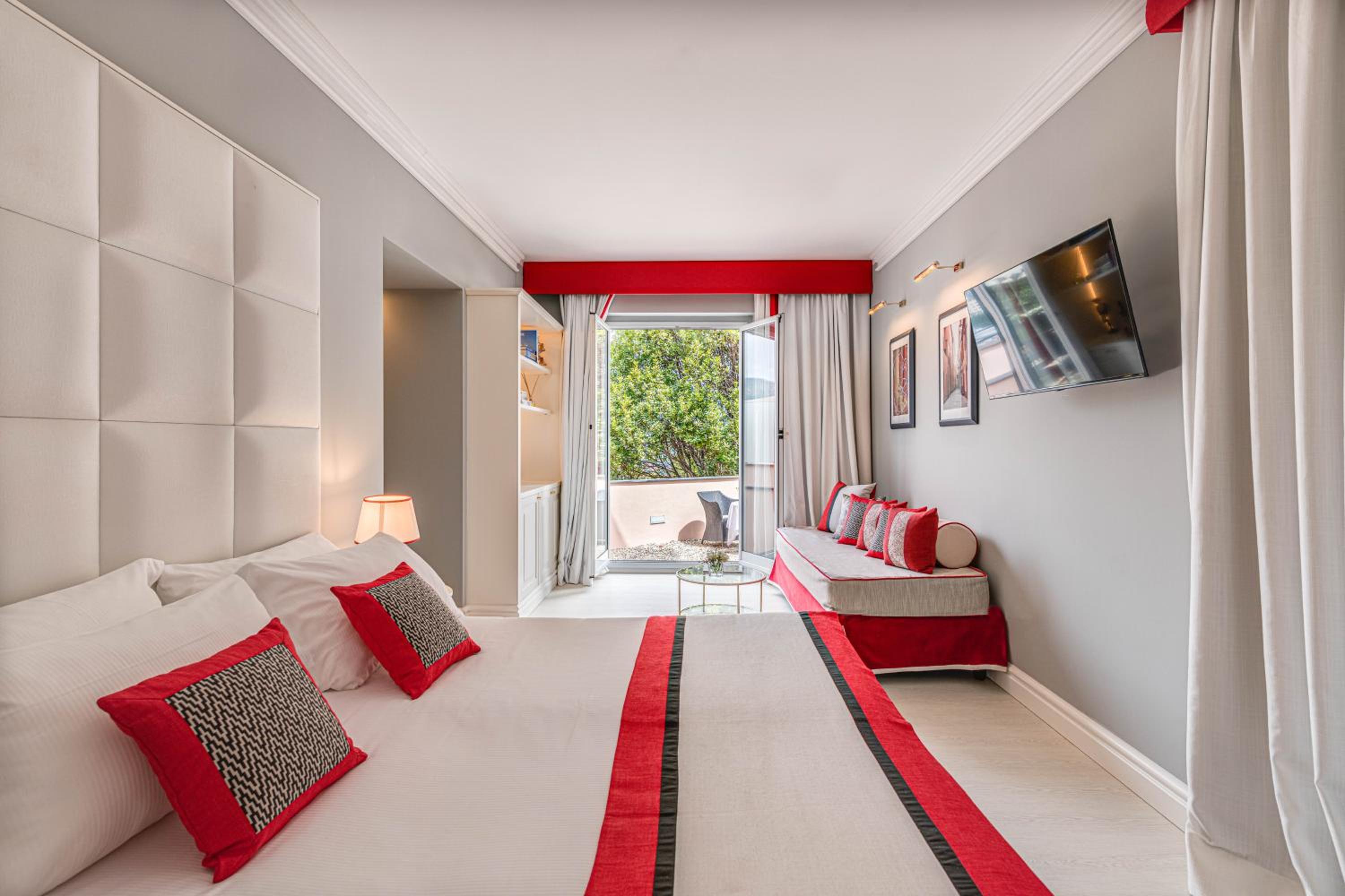 Junior Suite Deluxe with Private Garden - Photo 10