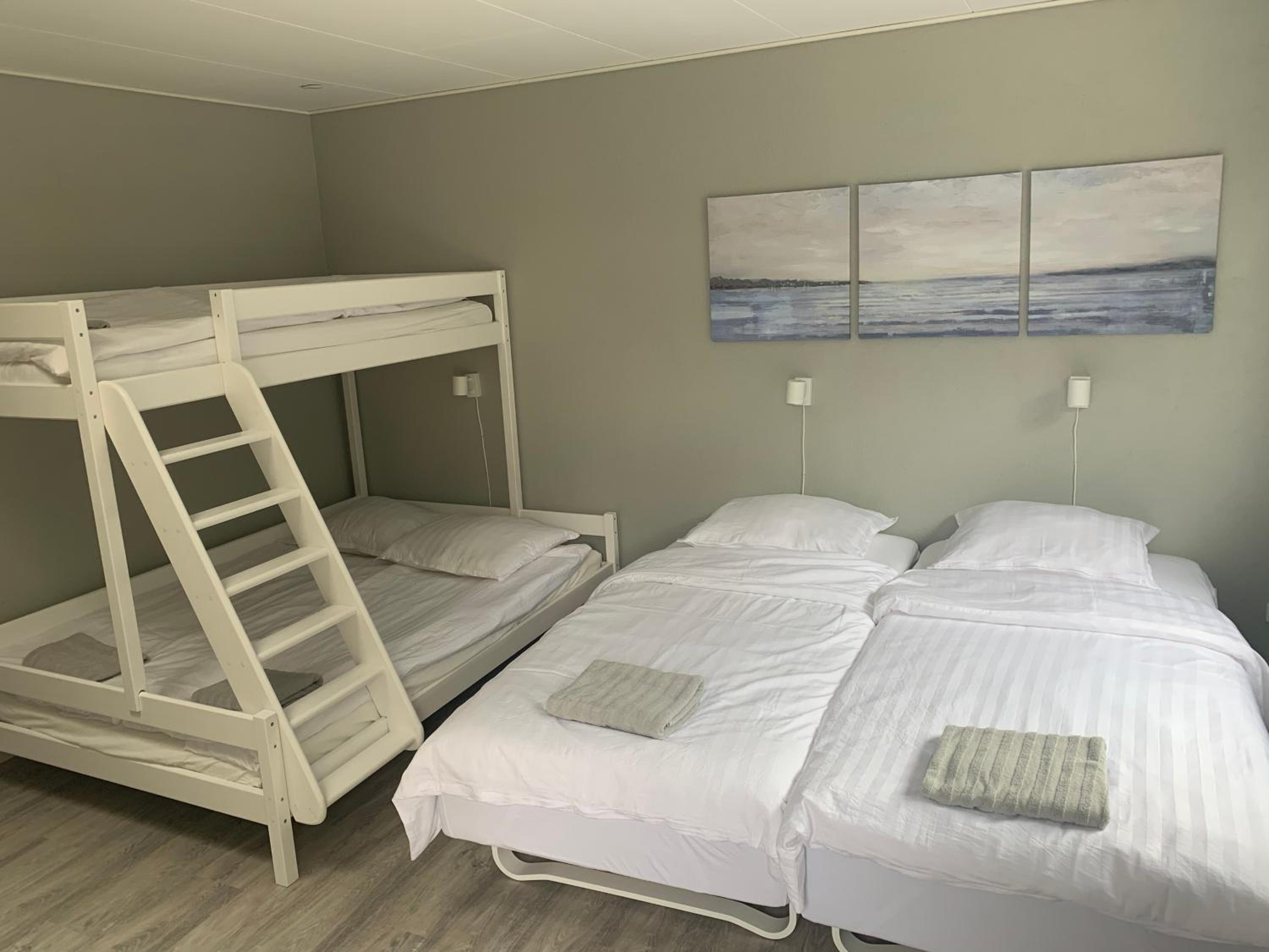 Family Room - Disability Access - Photo 12