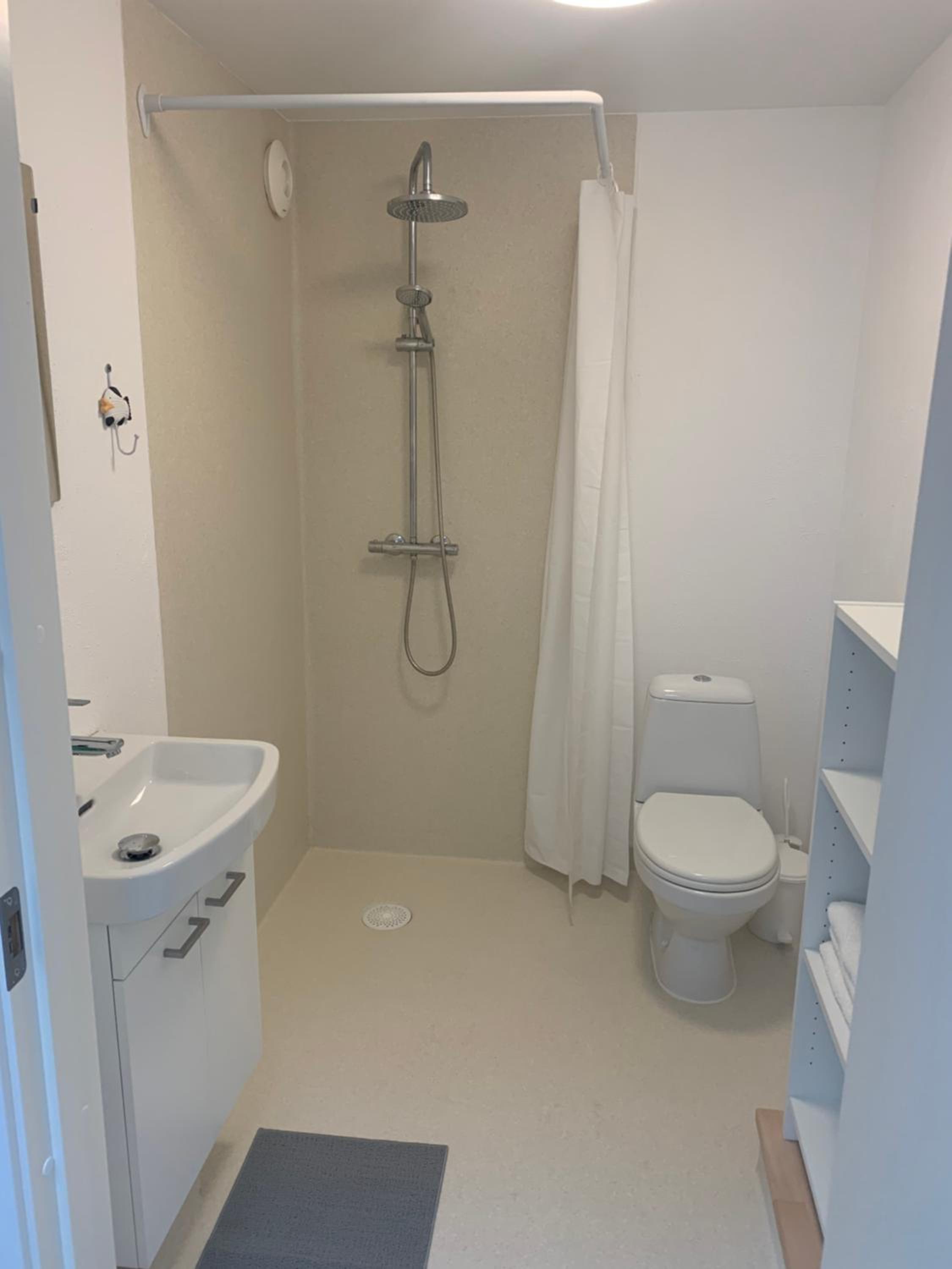 Family Room - Disability Access - Photo 11