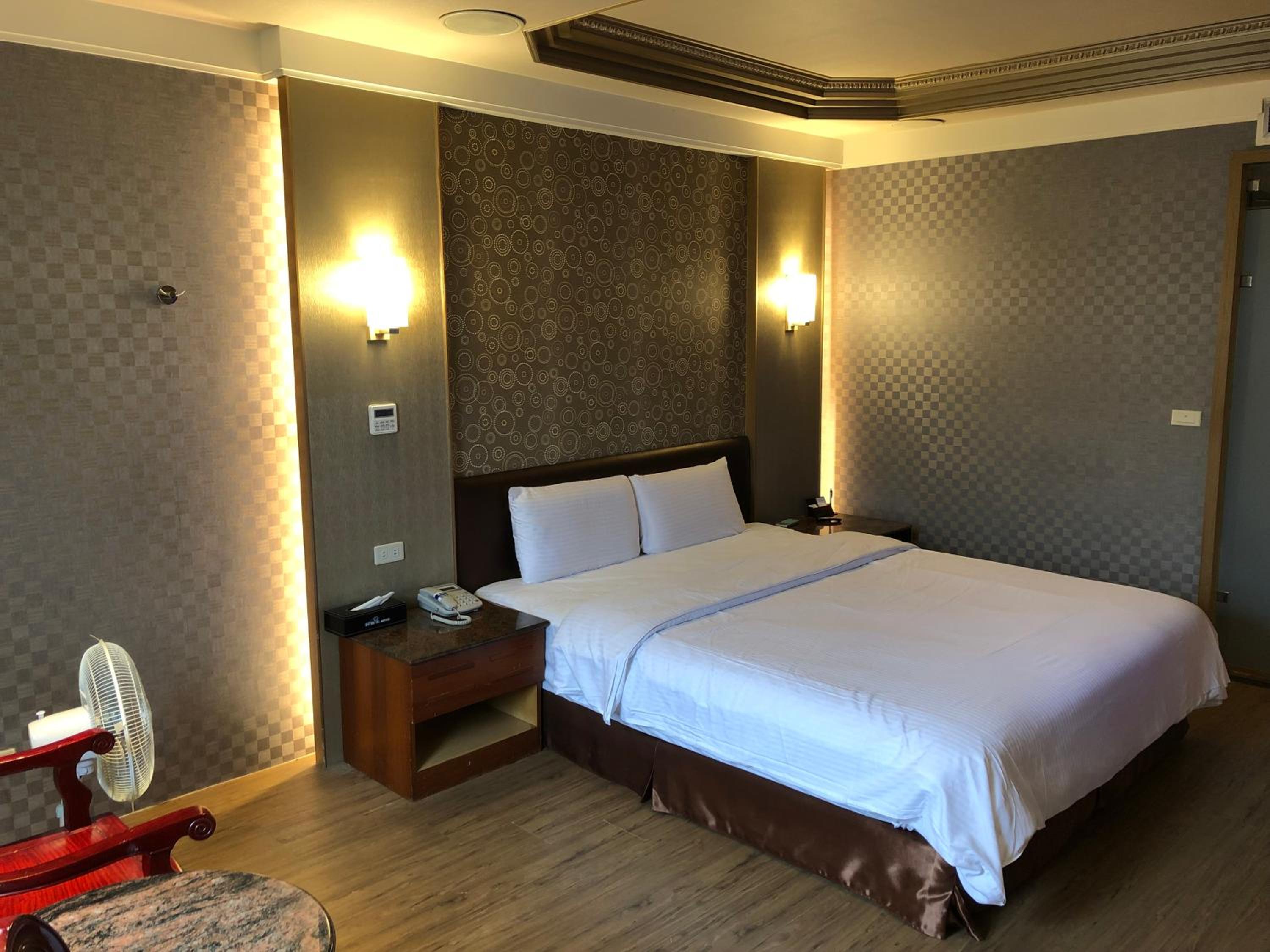 Standard King Room photo 3