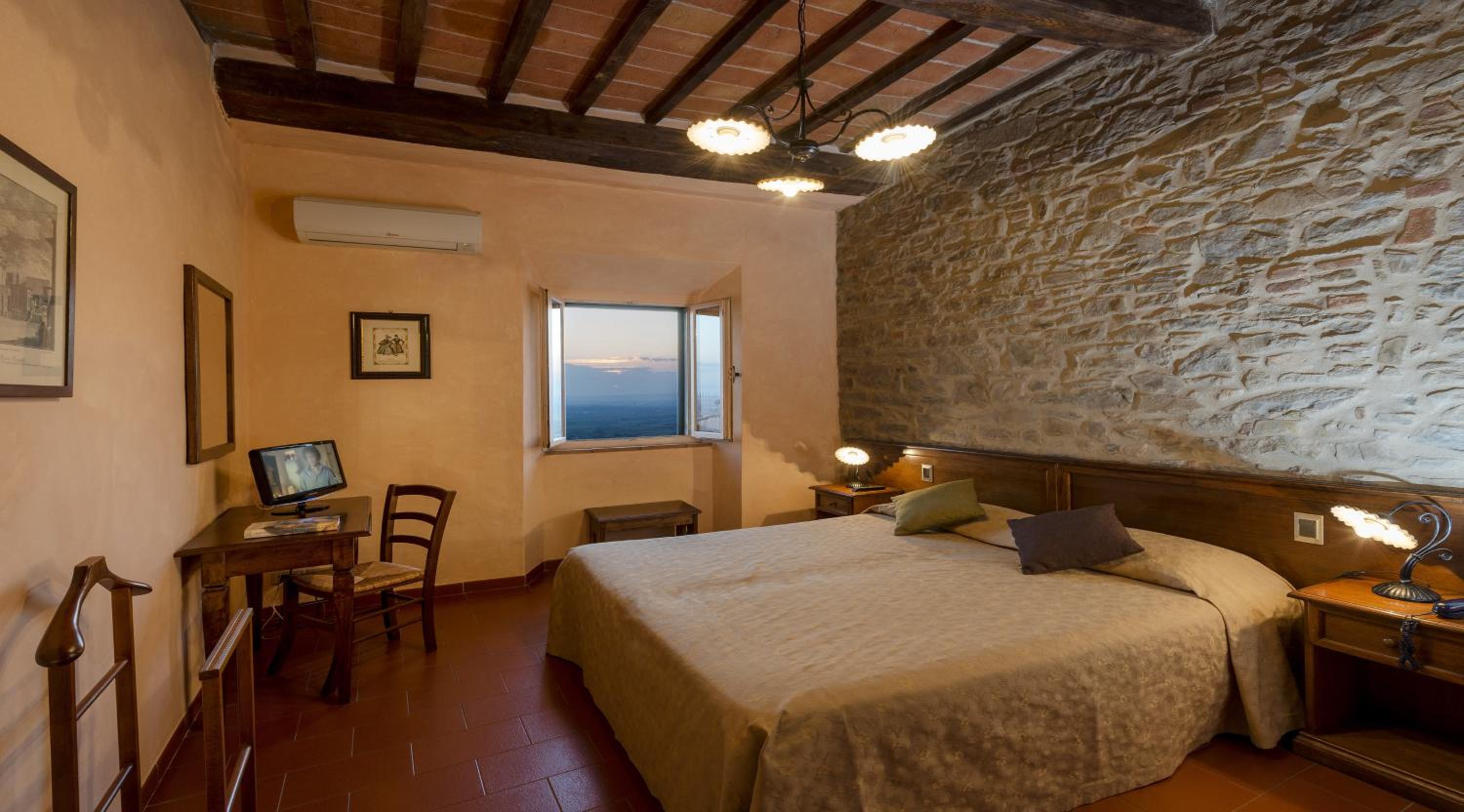 Superior Double or Twin Room with View - Photo 1