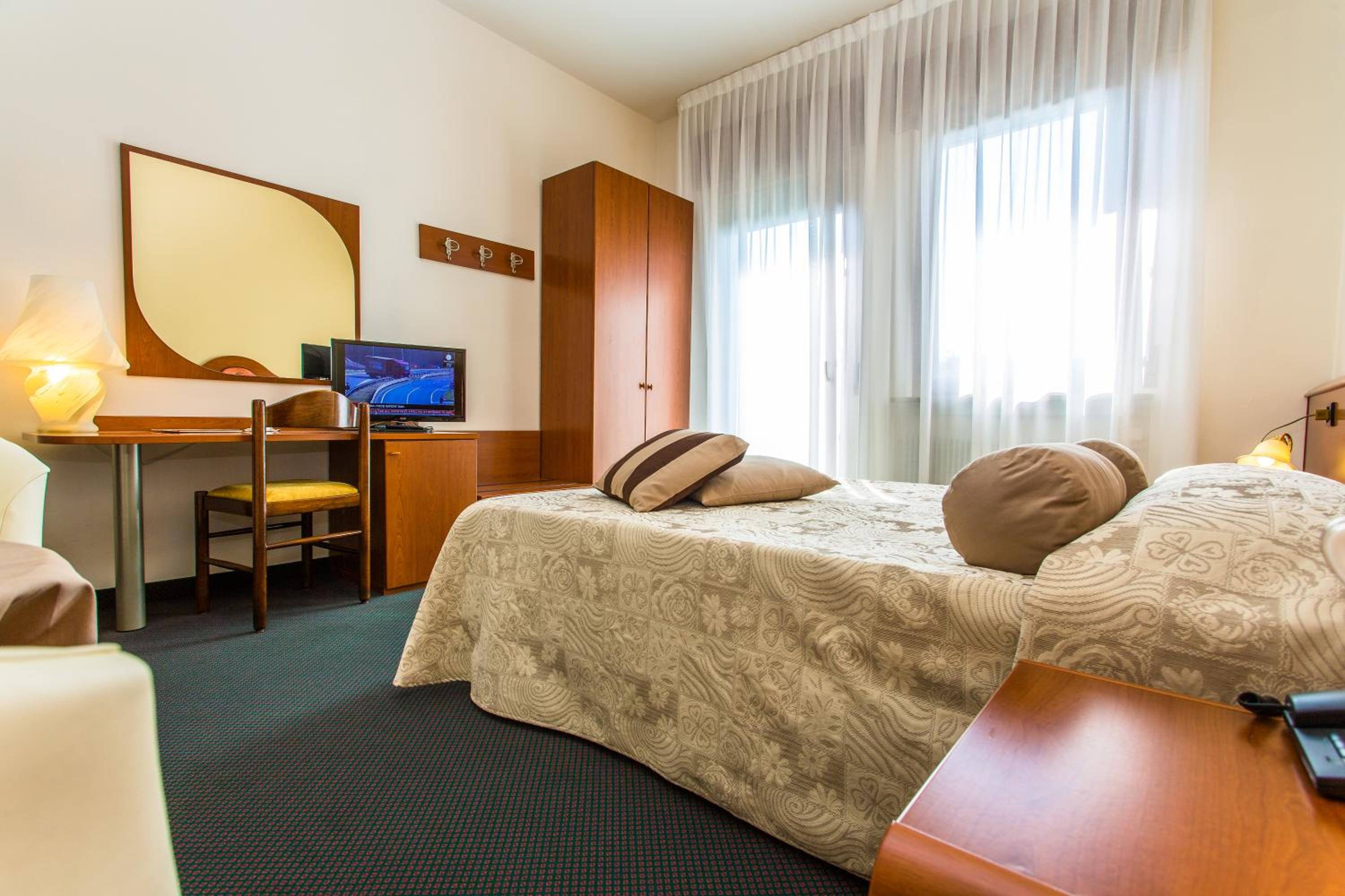 Superior Double or Twin Room - Photo 6