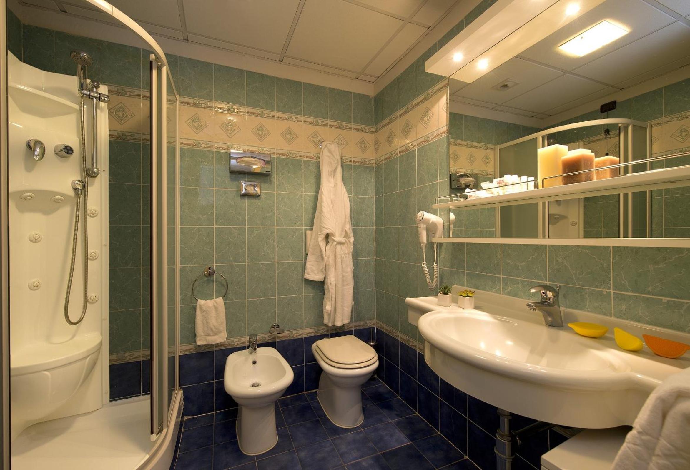 Double or Twin Room - Photo 5