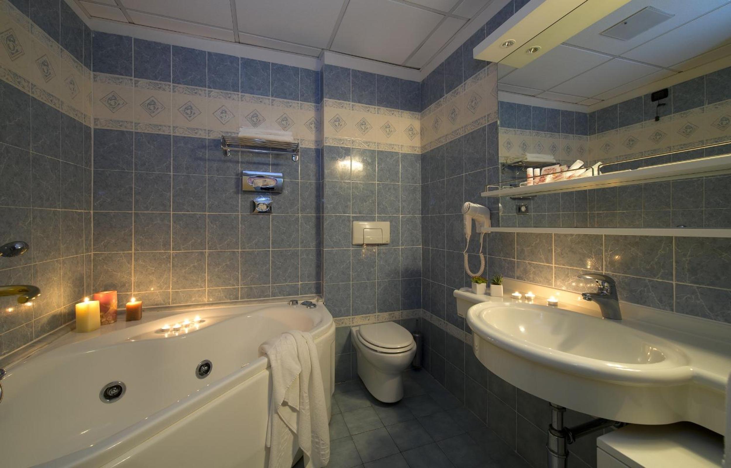 Superior Double or Twin Room with Spa Access - Photo 4