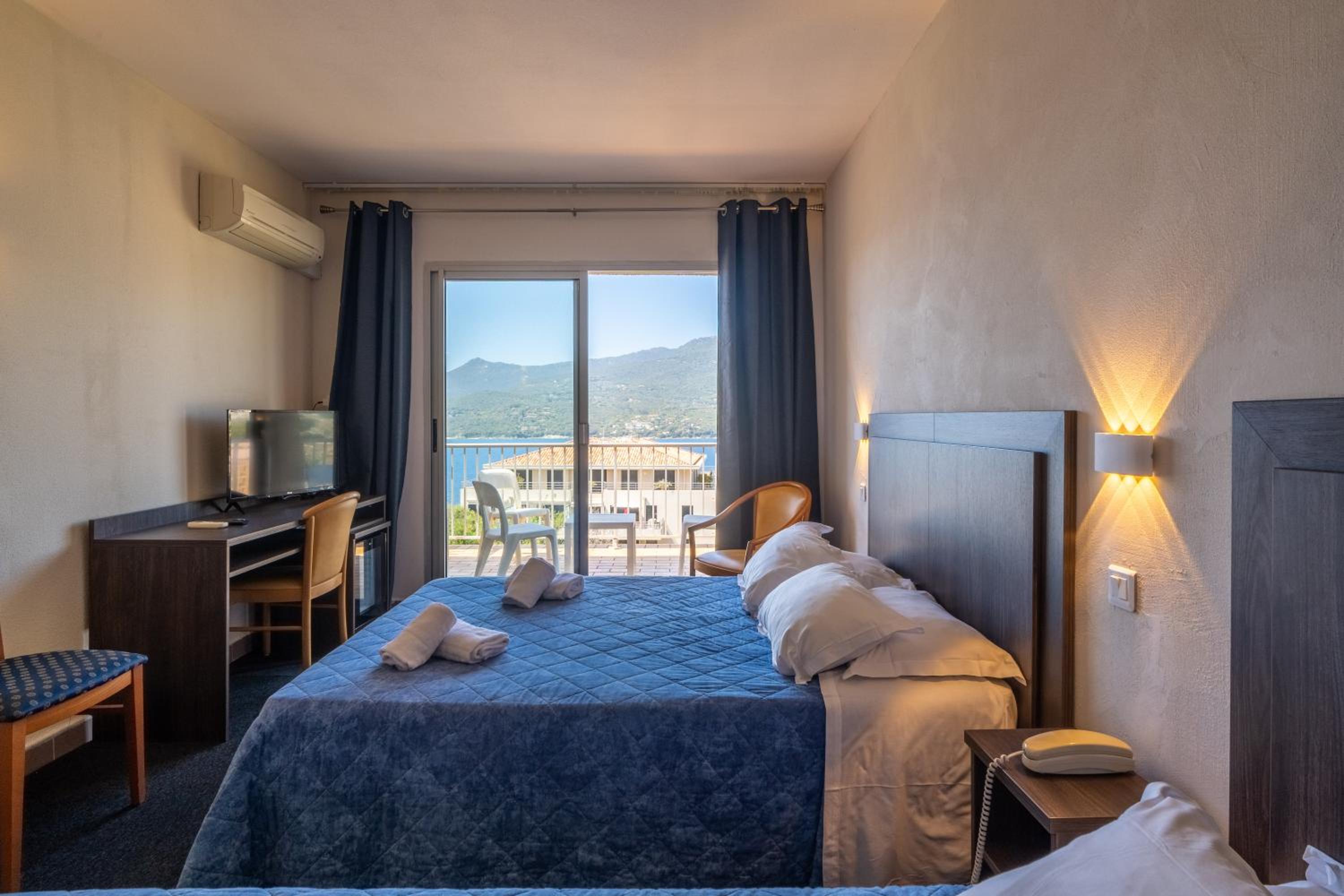 Triple Room with Sea View