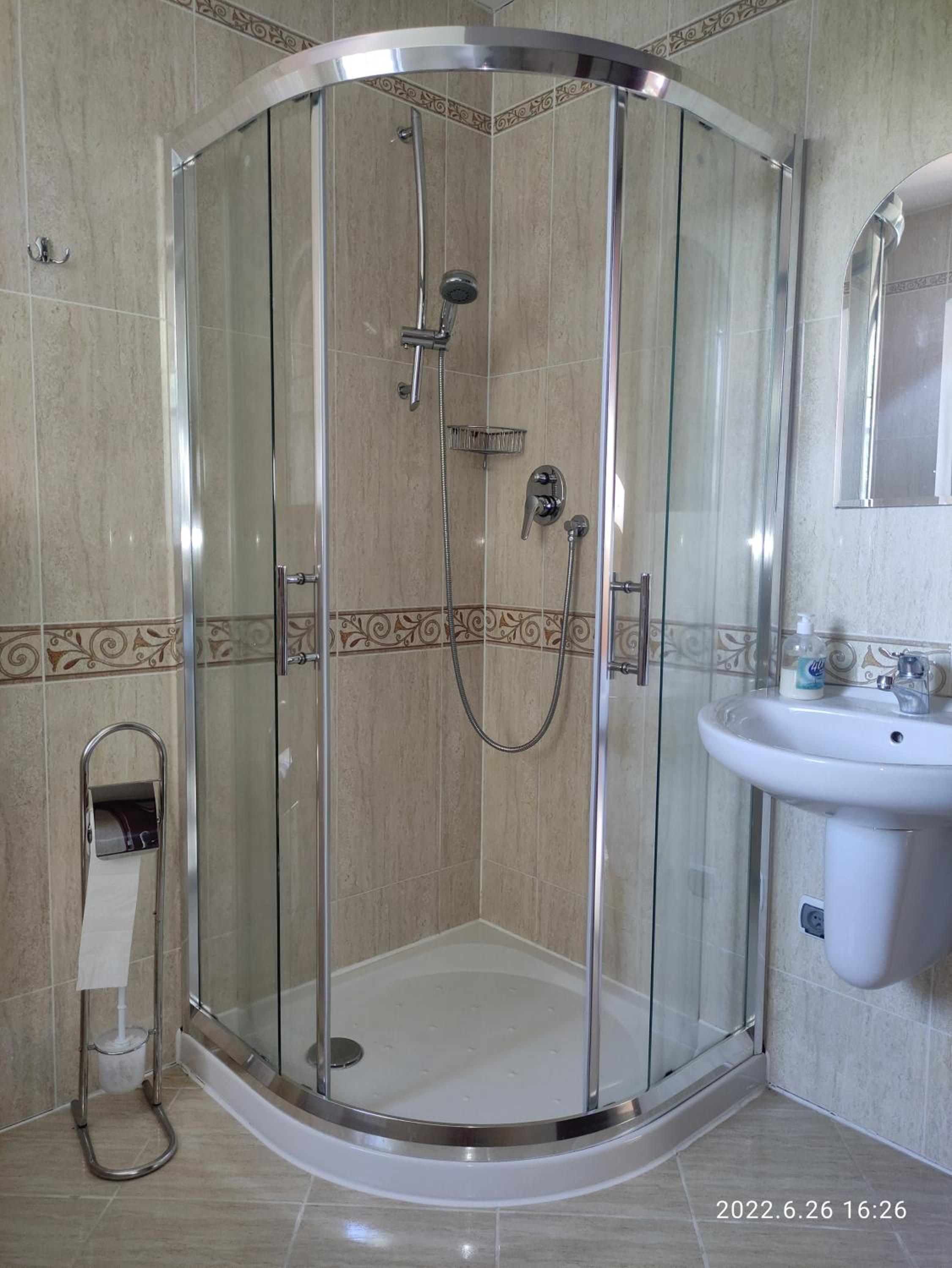 Quadruple Room with Balcony - Photo 7