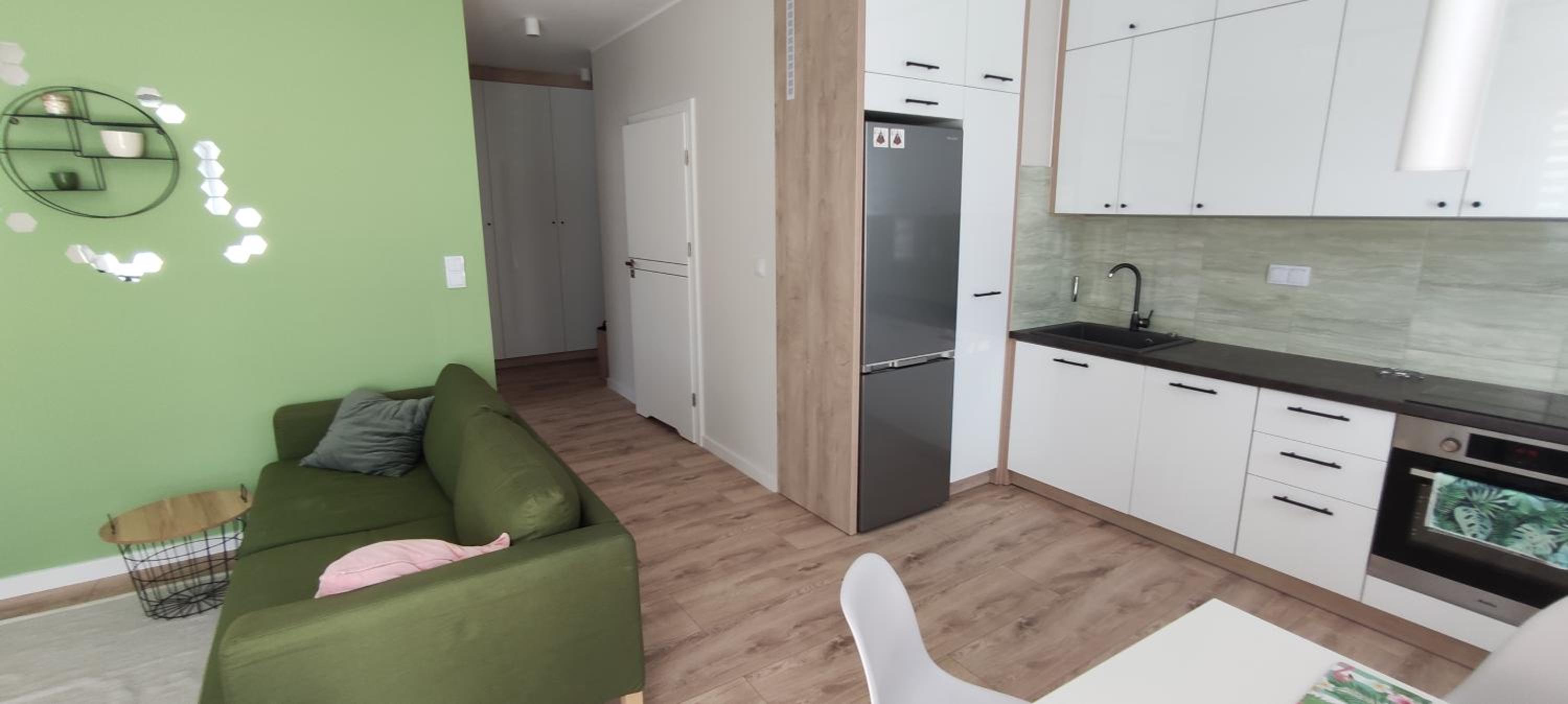 One-Bedroom Apartment photo 1