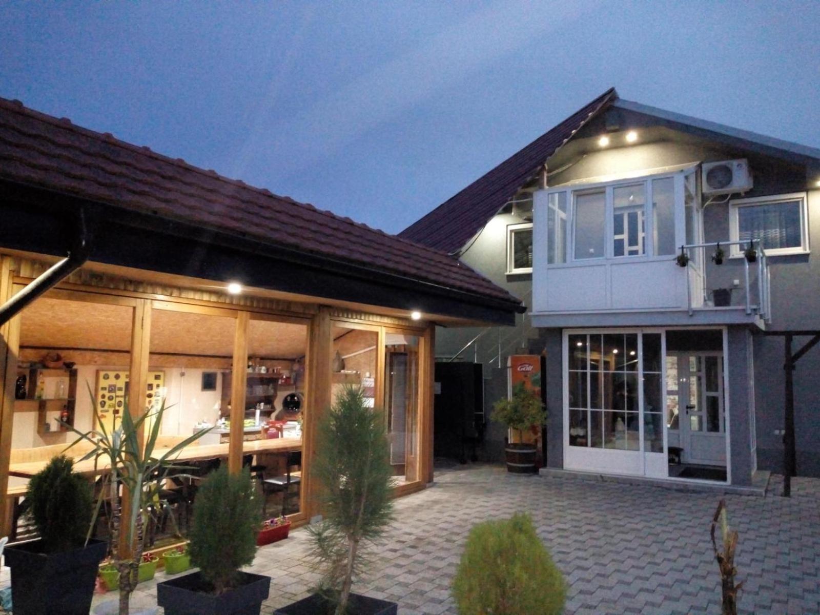 Three-Bedroom Apartment with Balcony photo 2